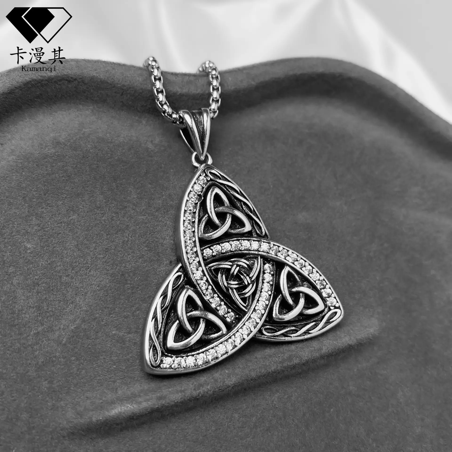Niche design Celtic knot pendant, a minimalist sweater chain with a cool, individualistic style.