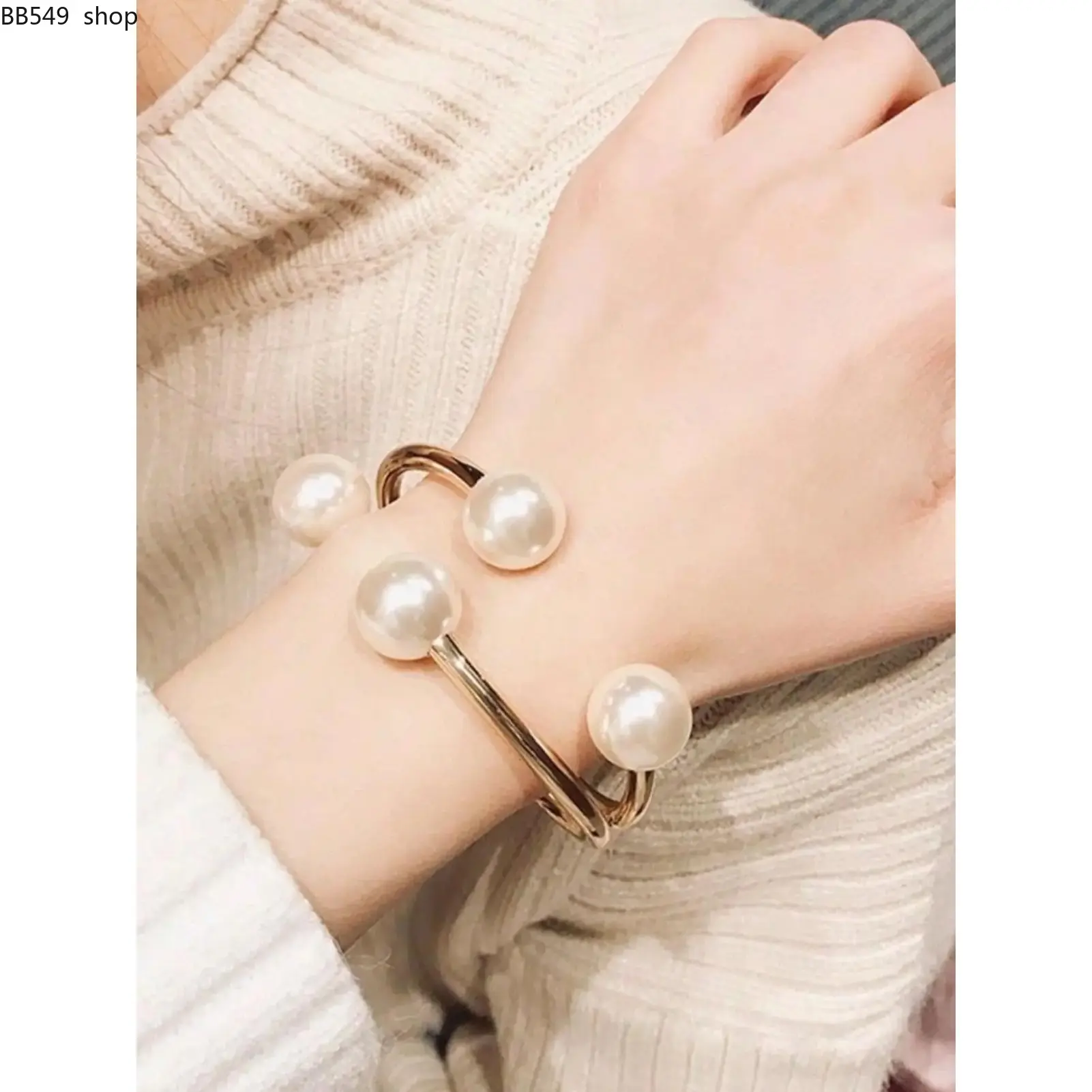 1 Pc Luxe Dome Cuff Bracelet, Exquisite Bracelet , Faux Pearl Decor Chunky Metal Bangles Set , Hinged Design Metal Cuffs Bangles Jewlery for Daily Wear , Golden Color Metal Bracelets, Fashionable Jewelry, Elegant Jewelry Bracelet