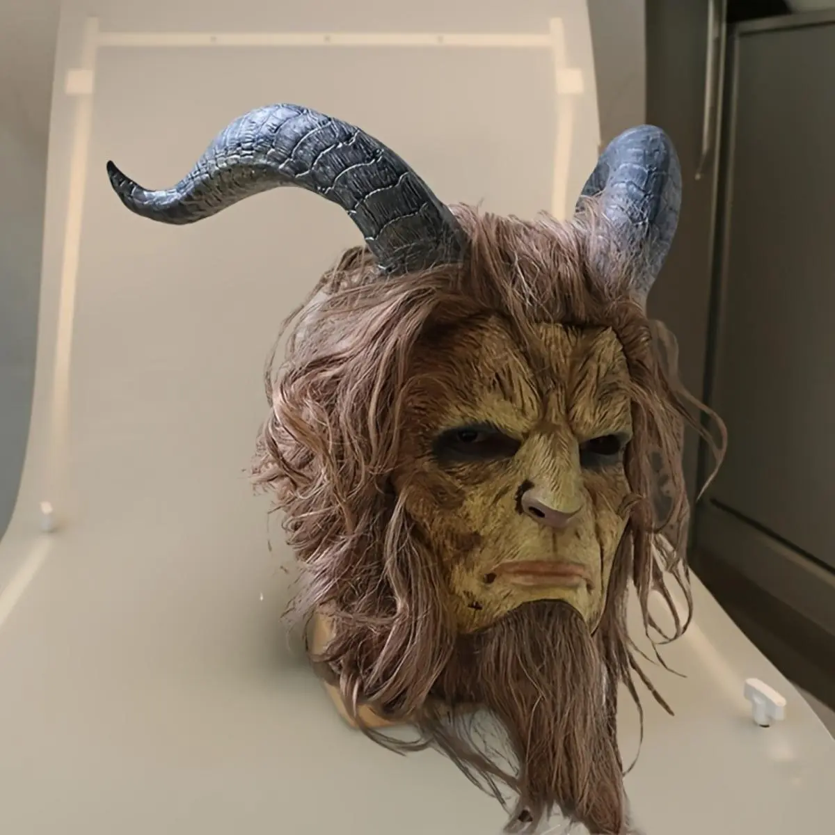 Realistic Beast Mask Headpiece, Halloween Wearable Movie Performance Prop, Perfect for Halloween Party Pranks, Horror Mask, Costume, Props, Hyper Realistic Mask