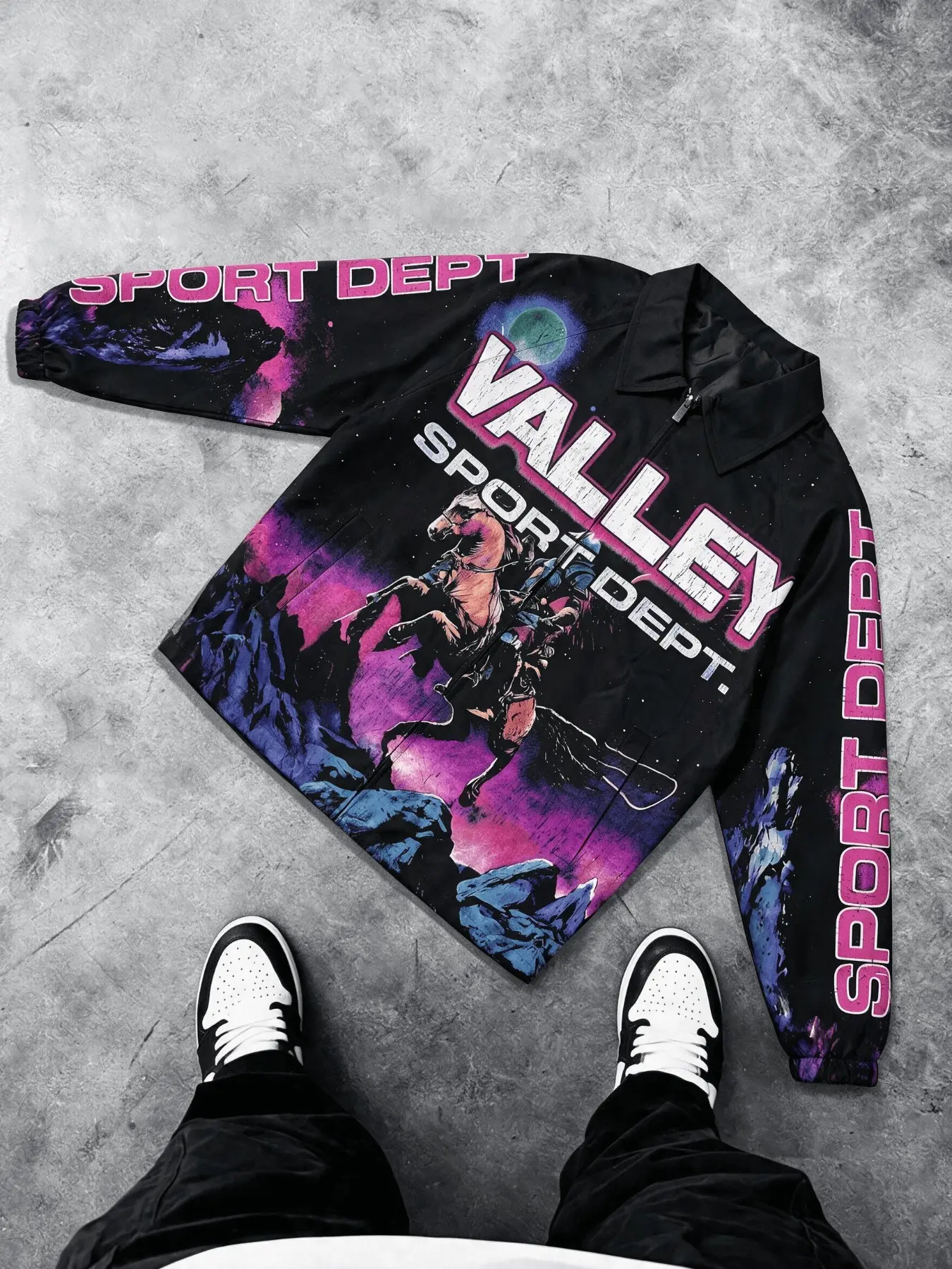 Men's Vintage Western Knight Starry Print Coach Jacket, Distressed American Letter Graffiti Zipper Windproof Coat, Fall Loose Streetwear Top
