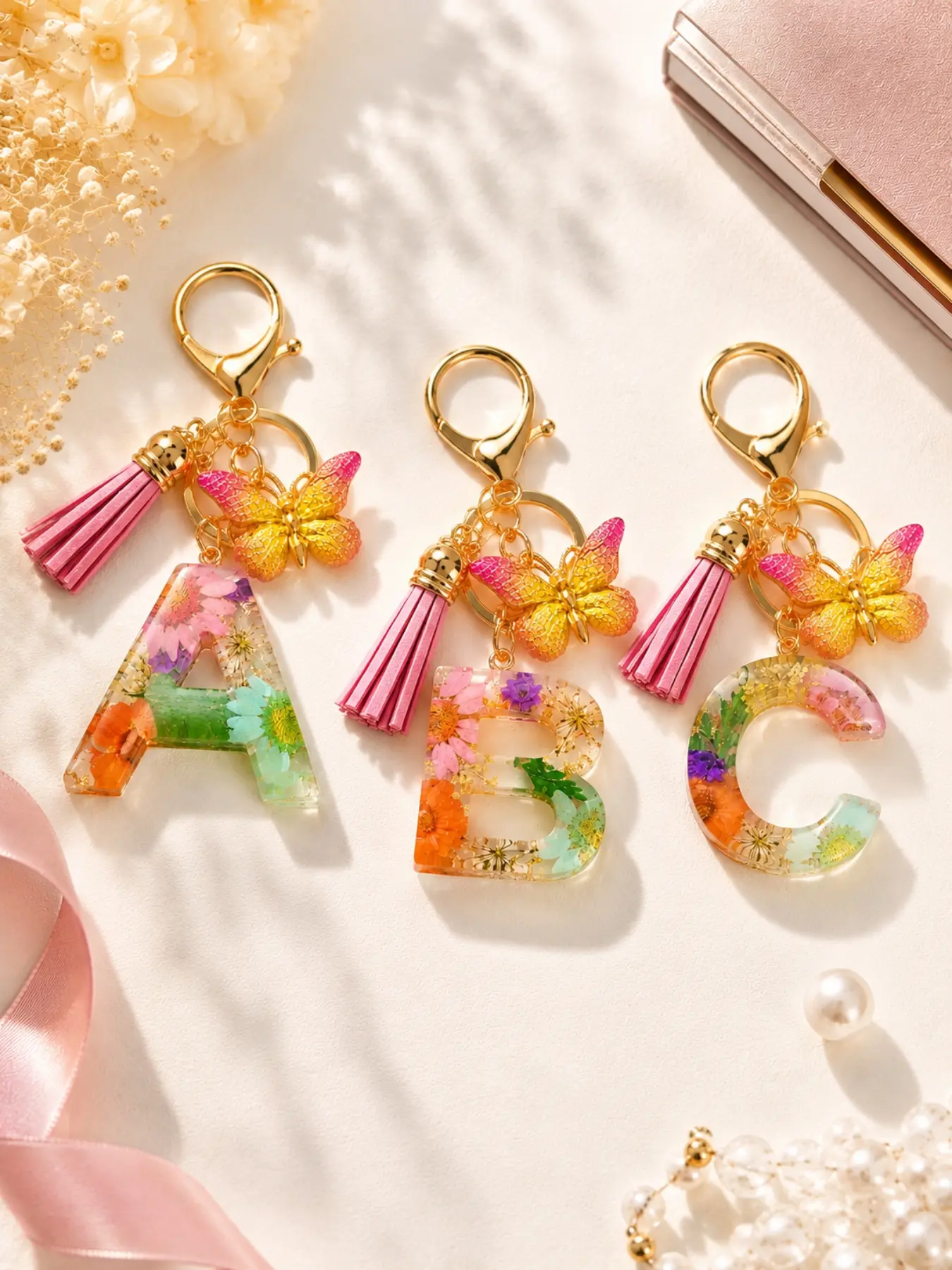 Letter Initial Keychain with Dried Flowers, A-Z Letters, Resin & Abs Material, Butterfly & Fringe Decor, Perfect Easter Gift, Key Accessory, Backpack Charm