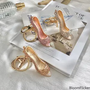 European Style Rhinestone High Heel Metal Keychain, Sparkly Shoe Shaped Hanging Charm, Multi-purpose Pendant for Car Keys & Backpack Decor, Chic Bling Mini Ornament Perfect for Daily Matching and Sweet Holiday Small Gifts
