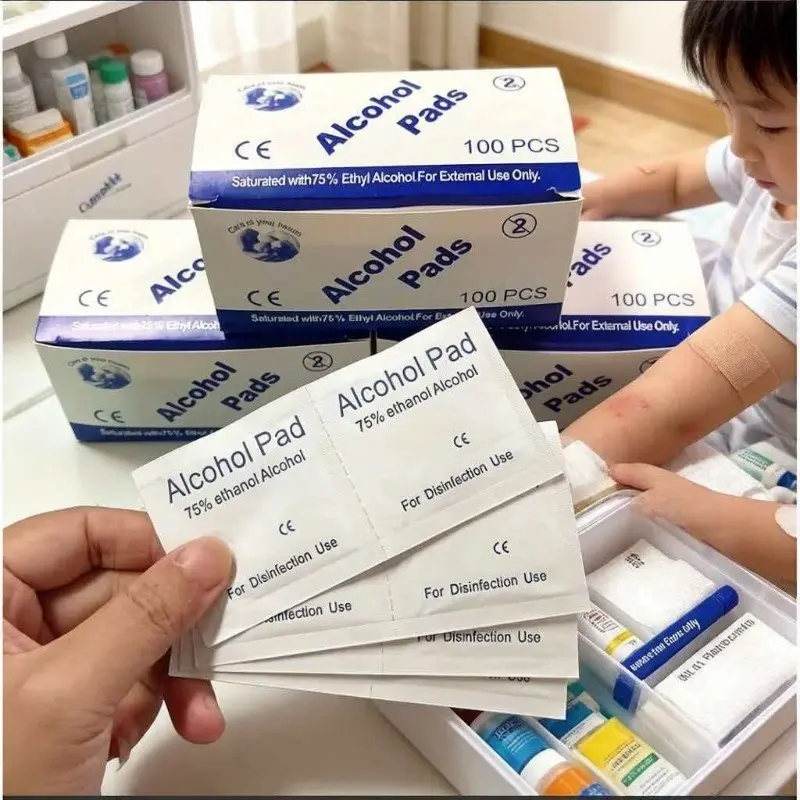 First aid kit essential, 75% alcohol swabs in individual packaging, skin wound disinfection and cleaning supplies, Wound Care, Healthcare, standard item for home medical kits, essen for war and disasters, daily disinfection