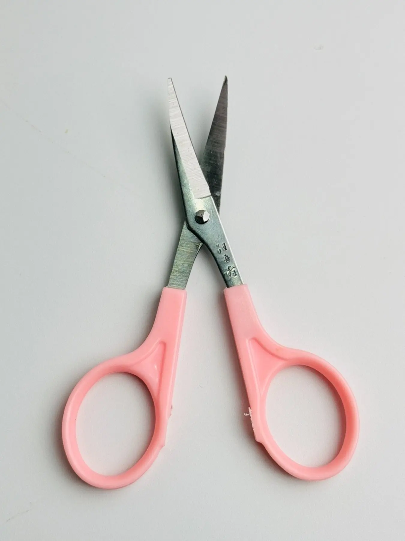 Portable Mini Pink Hair Scissors Mini Precision Trimming Scissors, Safe Hair Cutting Shears For Lace Wig DIY Styling & Wig Hair