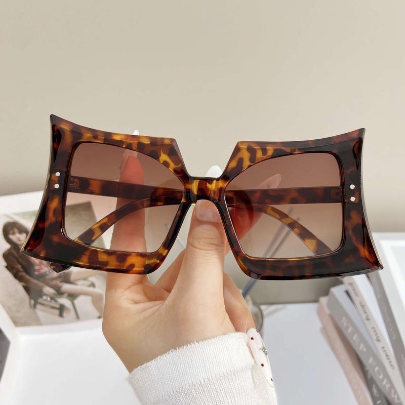 Oversized Gradient  for Women And Men – Green To Clear Frame, Anti-Reflective Lenses, Lightweight Metal Hinge, Stylish Eyewear for Parties, Photography, And Street Style Vintage Tortoiseshell  outdoor glass uv400 lens blinged sunglasses fall ses