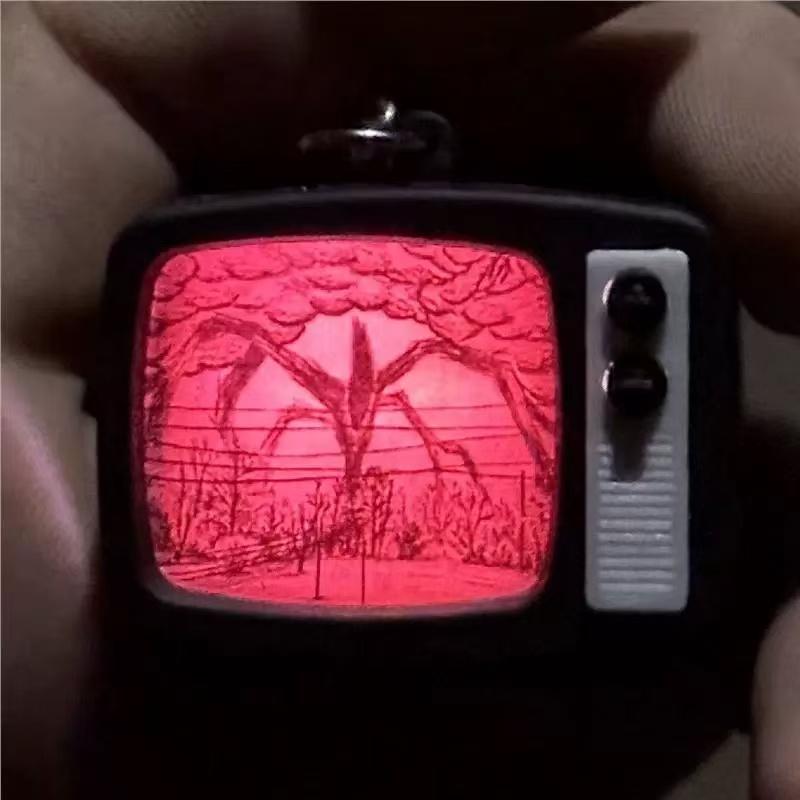 Stranger Things-themed creative merchandise: small TV-shaped glowing  pendant as a gift for friends Keychain