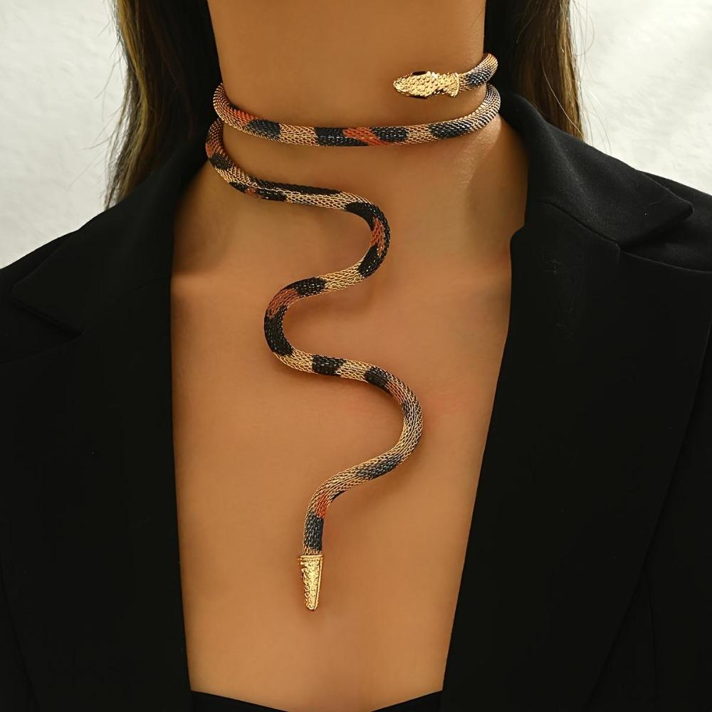 Women's Adjustable Snake Chain Necklace, Punk Gold Snake Pendant, Black & Orange Snake Pattern in Light Beige, Fashion Versatile Neckpiece for Daily & Party Wear, Bold Trendy Accessory & Ideal Gift