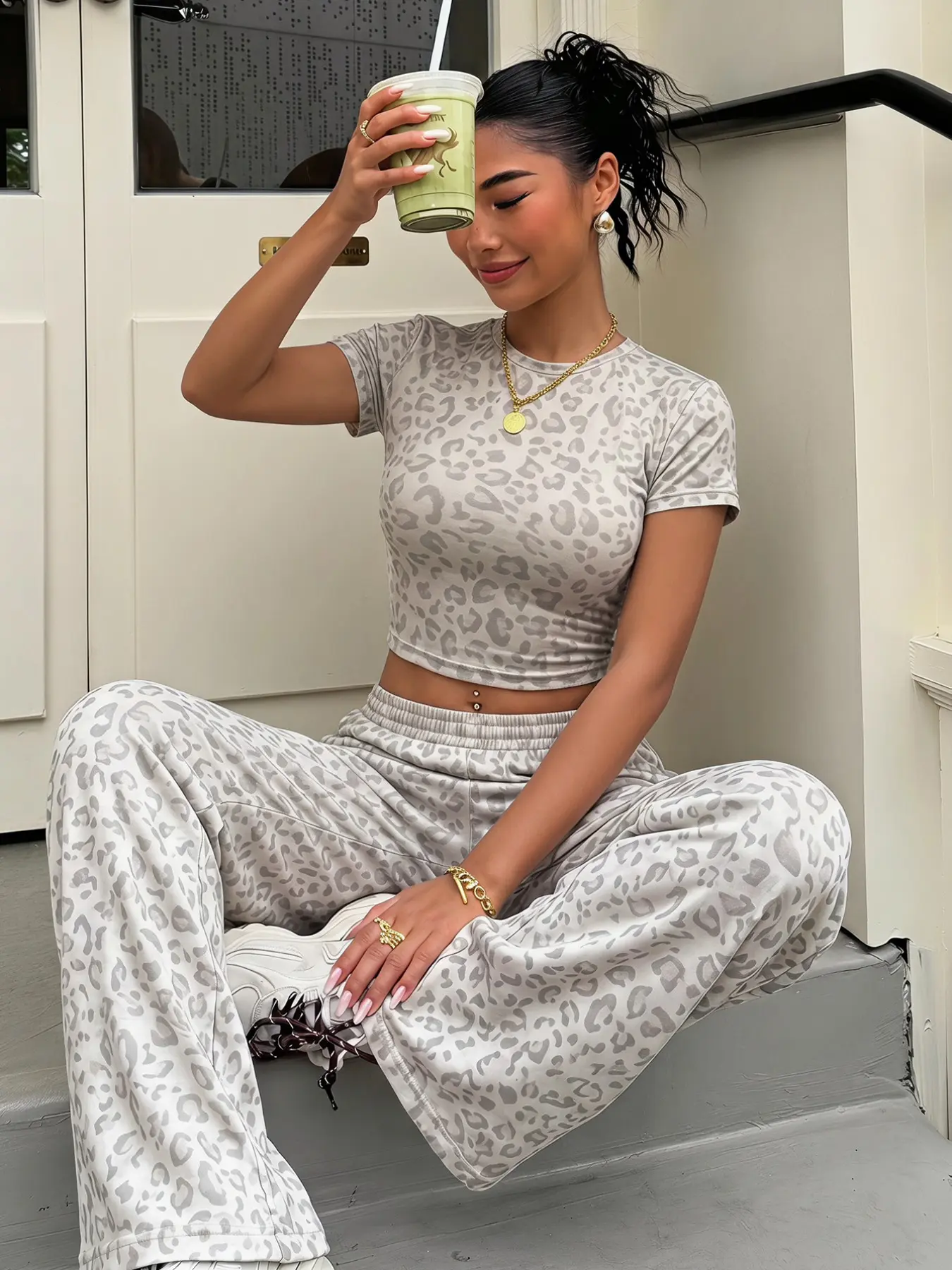 Light Grey Leopard Print Crew Neck Short Sleeve Crop Top & Elastic Drawstring Waist Wide Leg Pants 2 Piece Matching Set For Women, Soft Casual Loungewear Co Ord, Streetwear Outfit For Summer Daily Home Going Out Wear