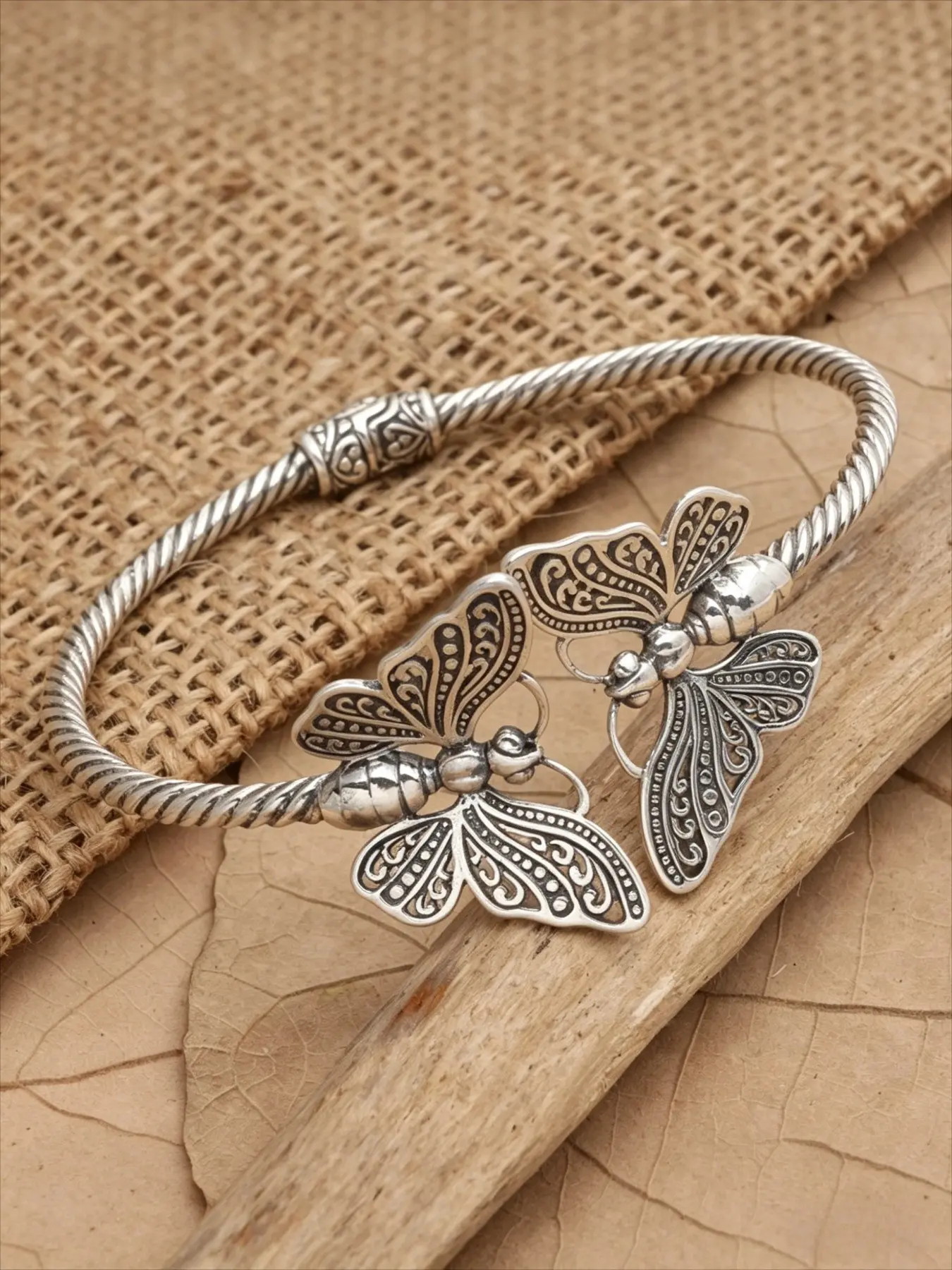 1-Piece Retro Hollow Carved Butterfly Twisted Wire Open Cuff Bangle, Vintage Distressed Butterfly Decor Adjustable Bracelet, Women's Everyday Stackable Fashion Costume Wrist Jewelry Gift