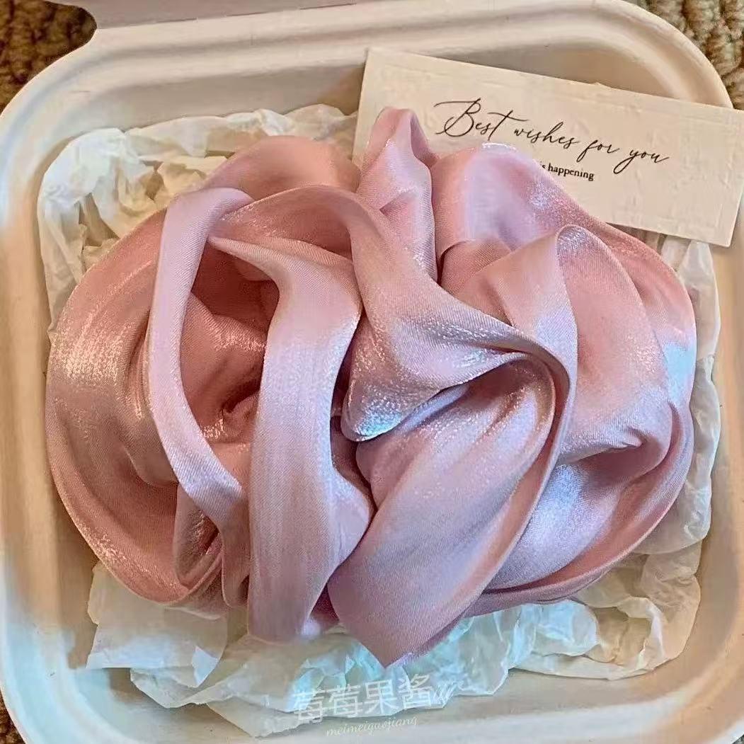 Chic 3D Pleated Floral Banana Hair Clips for Women, Large Non-Slip Hair ClawClips for Thick Hair, Elegant Flower Hair Barrettes for Updo Hairstyles, Spring Summer Trendy Hair Accessories for Girls, Versatile Hair Clips for Daily & Formal Occasio