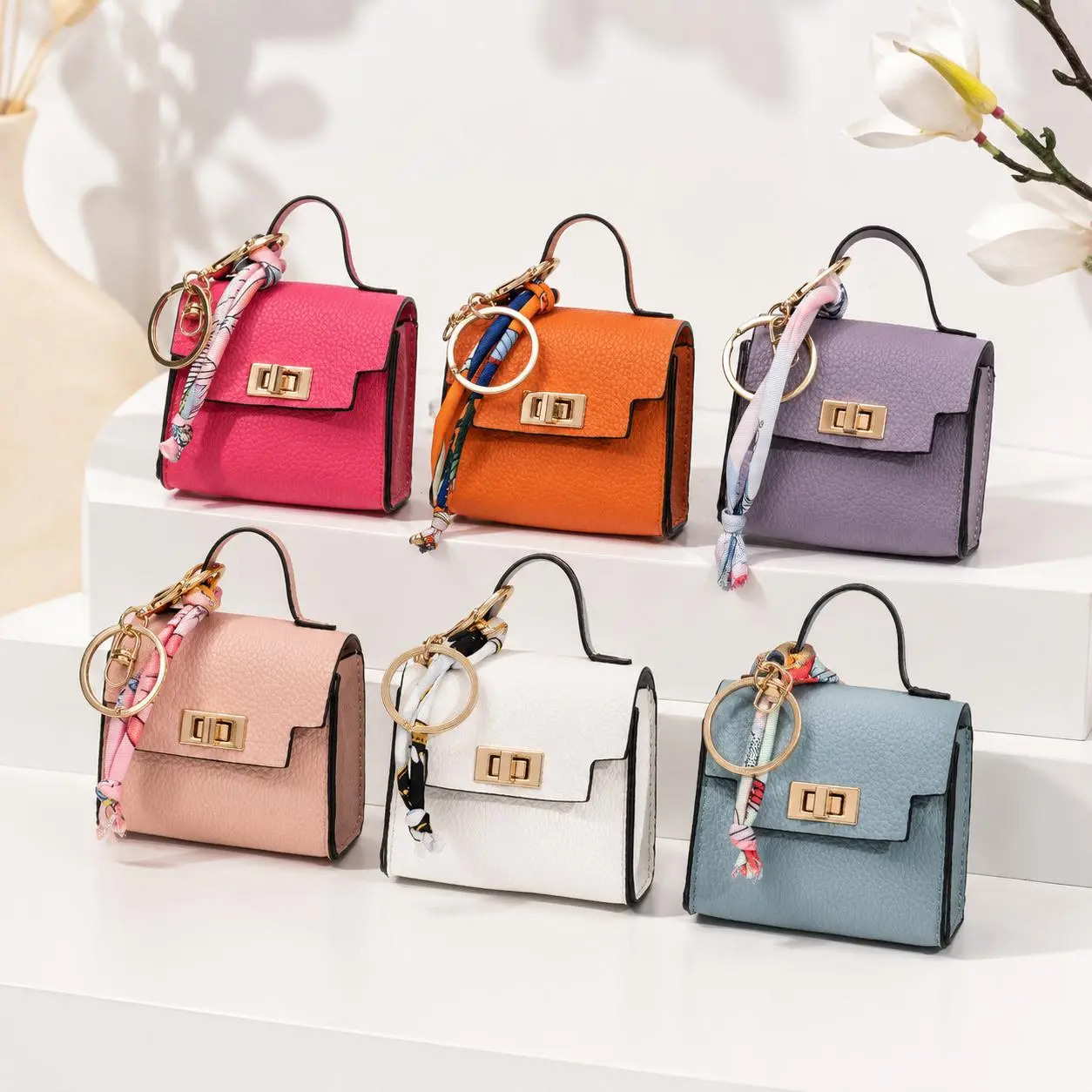 Stylish High-Grade Leather Mini Square Bag Key Ring, Decorative Colorful Strap Design, Cute Pendant Accessory Suitable for Handbags, Backpacks and Car Keys Decoration