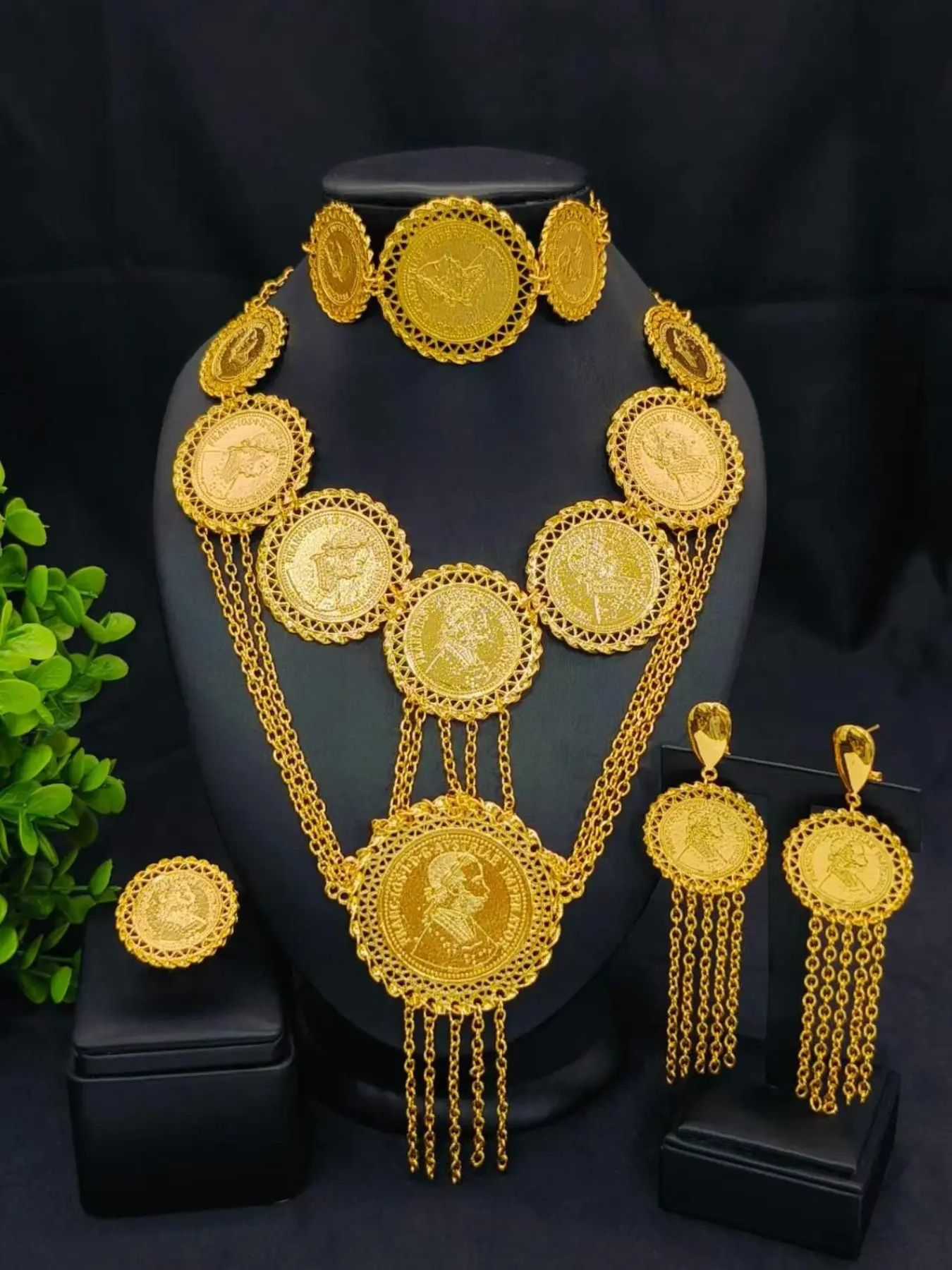 Fashion Women's Antique Portrait Coin Pendant Jewelry Set, Necklace Earrings Bracelet Ring, Party Gift for All Seasons