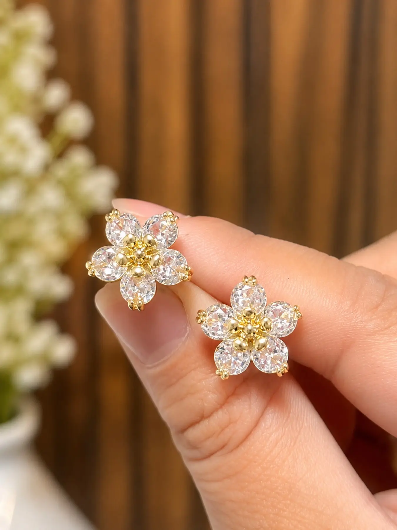 Dainty Shimmering Cubic Zirconia Floral Stud Earrings Chic Geometric Cluster Crystal Flower Earrings for Daily Wear Stud Earring Jewelry