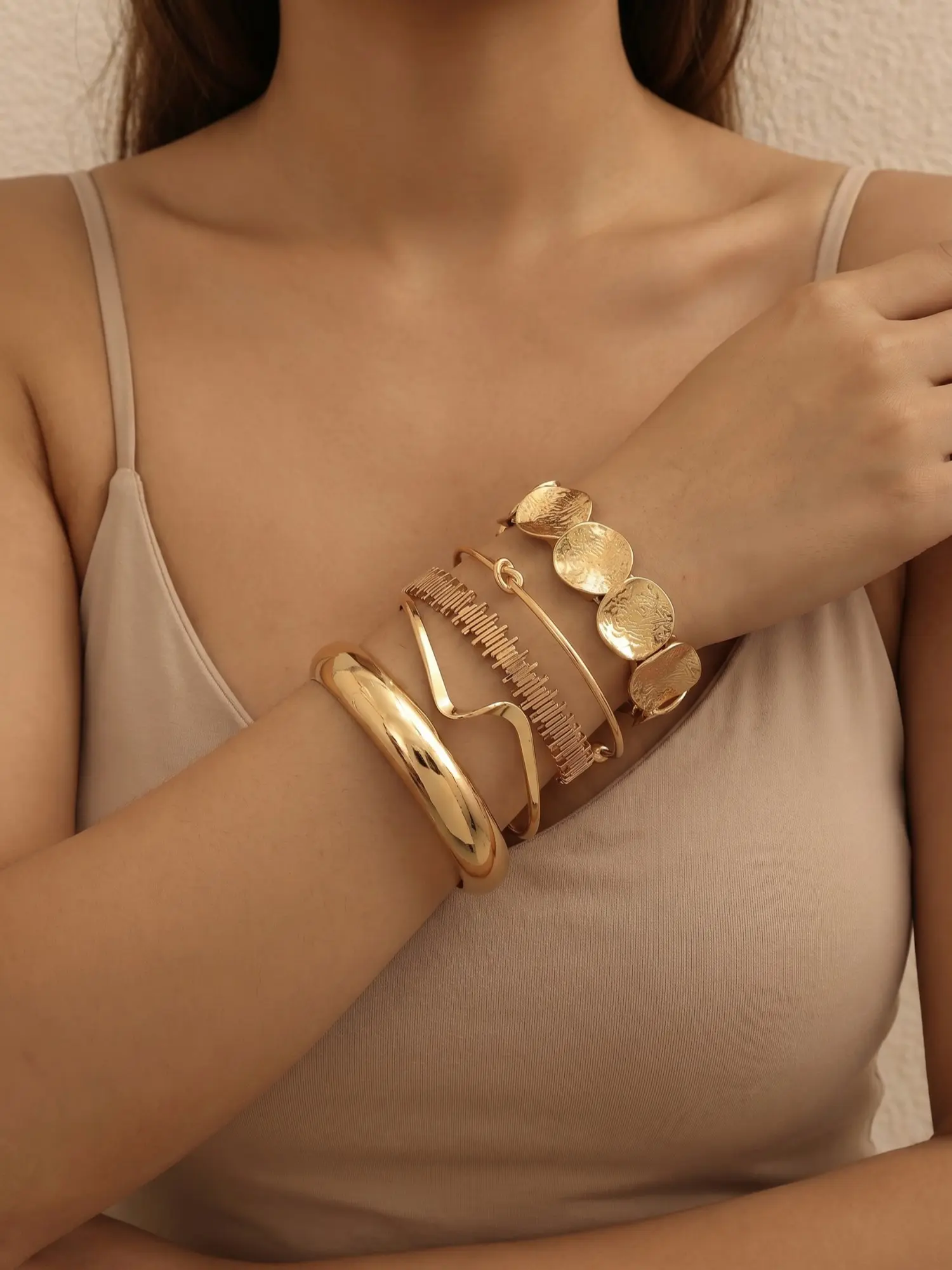Modern Bohemian Minimalist Bracelet Set, 5 Pcs Stackable Bangle, Smooth Wide Band, Jagged Texture, Knot Design, Mirror Finish & Matte Contrast, Minimalist Bangles