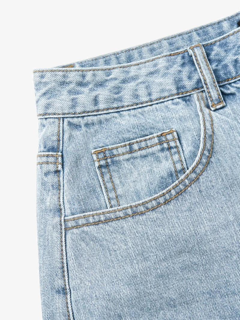 Men's basic light blue washed loose straight denim shorts, casual, versatile and comfortable. Non-stretchy denim shorts with a regular straight fit. Those who prefer a loose wearing feel can order one size larger.