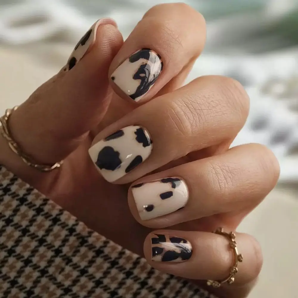 24pcs Short Square Wearable Nails, Milk Base Cow Leopard Print False Nails, Fall Trendy Manicure for Daily Commute, Dates, Parties