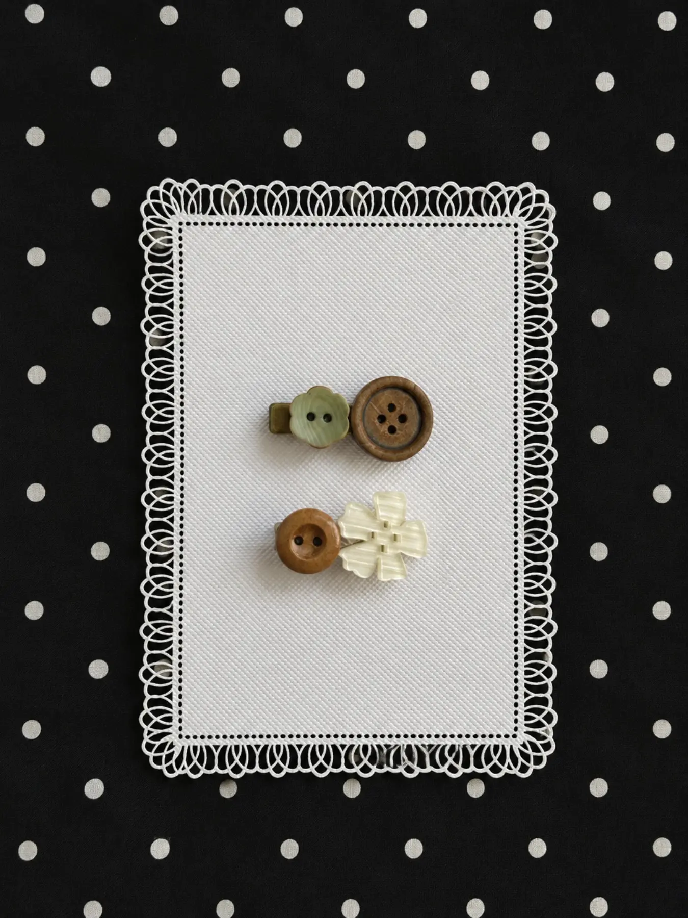 2pcs Wood Button Hair Clips Set, Flower Mini Floral Hair Clips, Cottagecore Boho Hair Accessories, Mori Girl Barrettes, Cute Everyday Hair Clips for Women