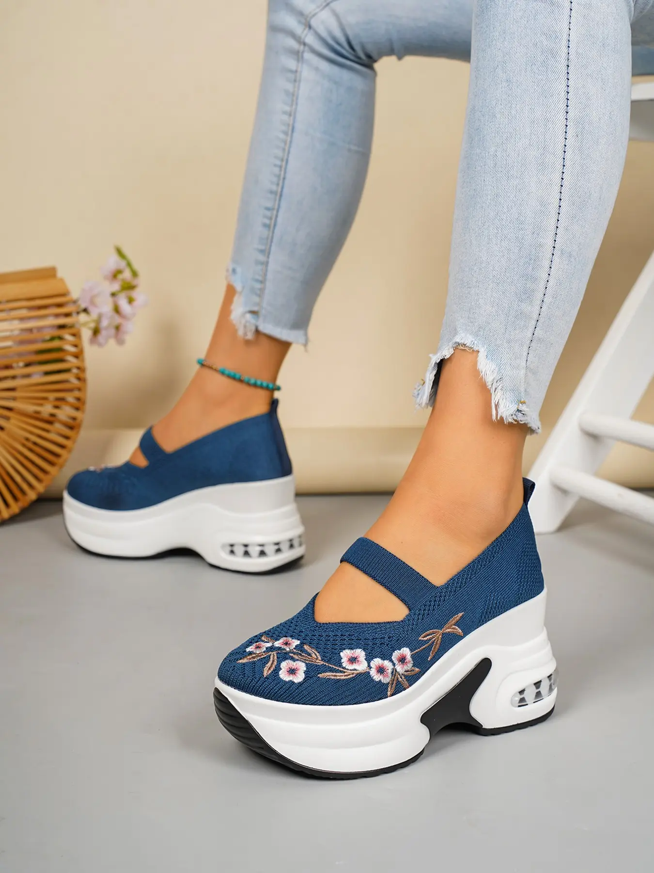Vintage Embroidered Heeled Women's Casual Shoes, Mary Jane Style, Strap Design Anti-Slip Air Cushion Sole, Breathable Comfort, Perfect for Daily Wear, Mary Jane Footwear