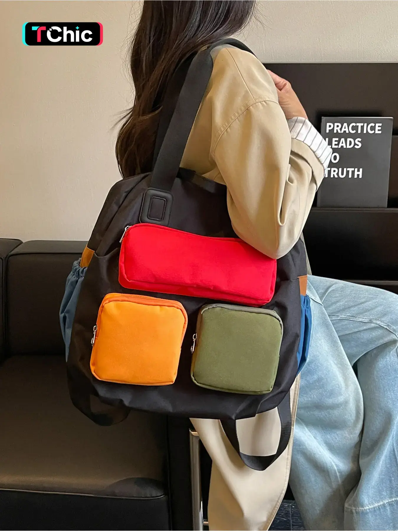 Outdoor style multi-compartment color-block backpack, independent zippered pockets for organized storage of keys, earphones, and cosmetics, widened and reinforced shoulder straps for pressure-free long-term wear, versatile for short trips and camping as a