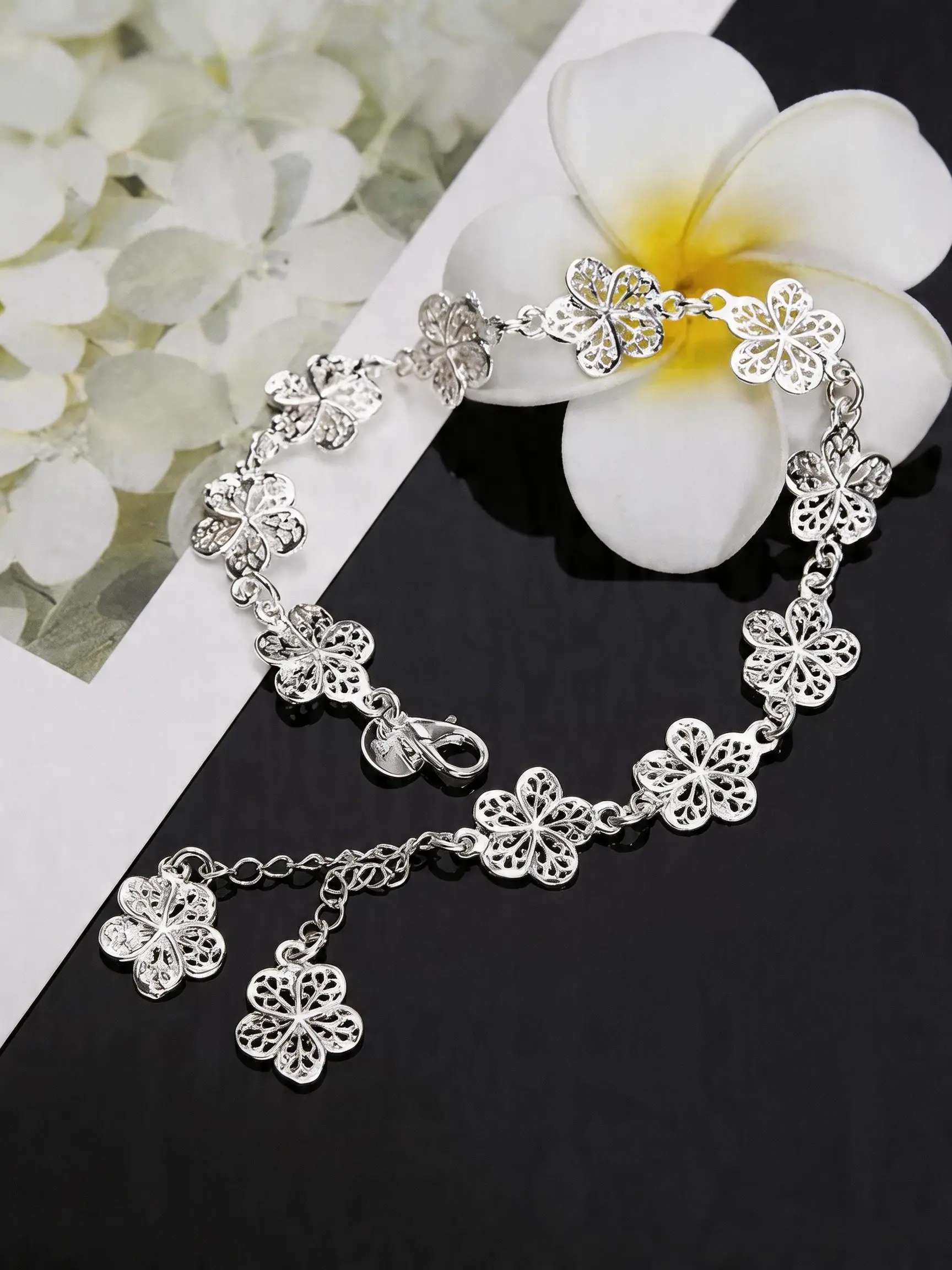 Elegant Silver Color Flower Bracelet for Women, Classic High-Quality Jewelry, Cross-Border Wholesale, 20cm Adjustable