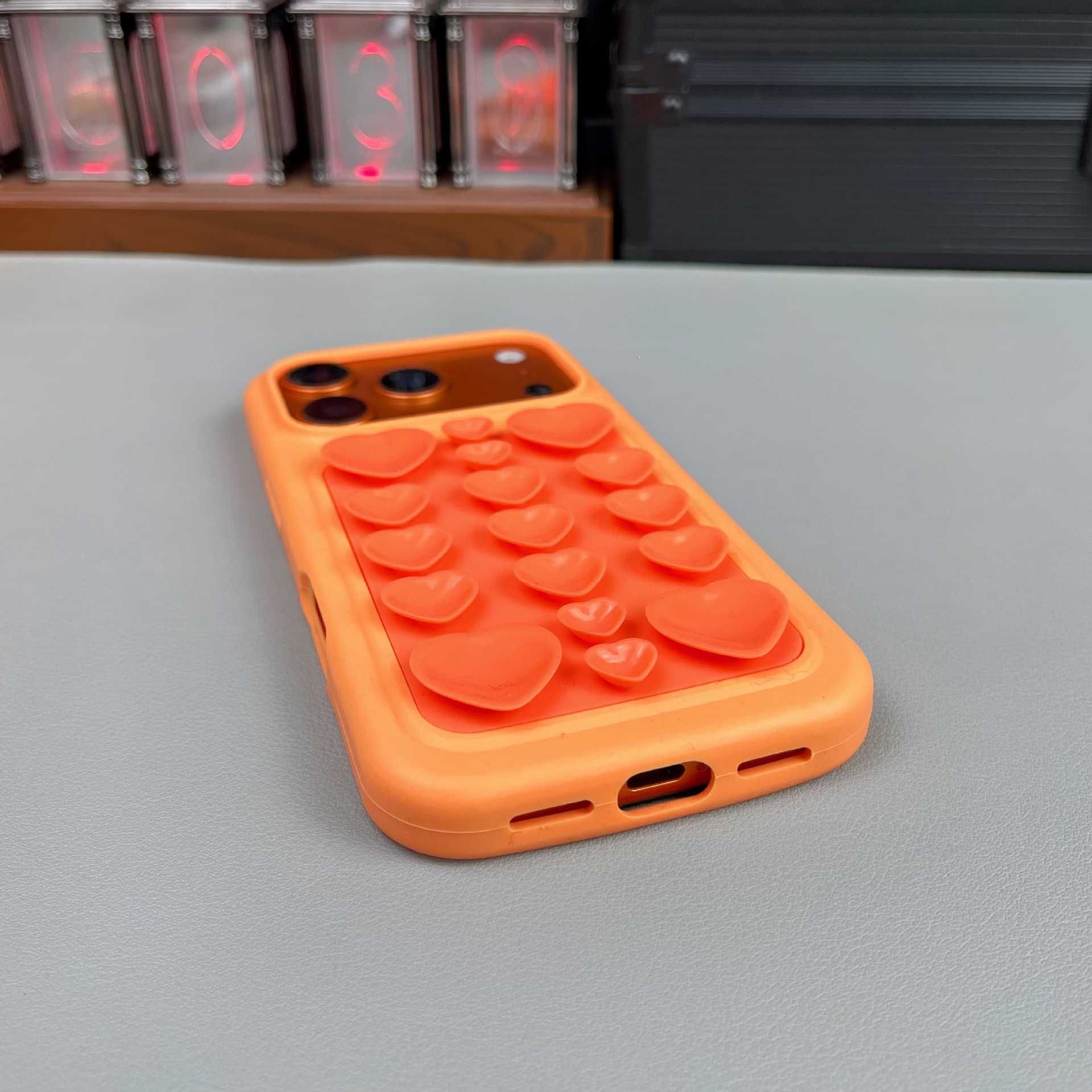 Silicone suction cup suitable for iPhone 17 Pro Max phone case 17/16/15 large hole suction cup stand
