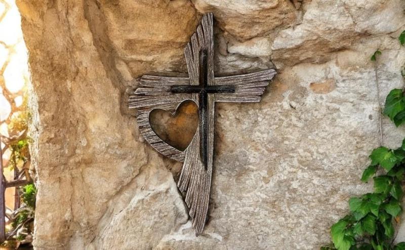 Stylish Home Décor Premium Brass Vintage Heart-Shaped Wall-Mounted Cross Multi-Layered Distressed Wood Grain Texture Jesus Spiritual Art Sculpture 12" Tall 8" Wide 1/2" Deep - Decor, Religious