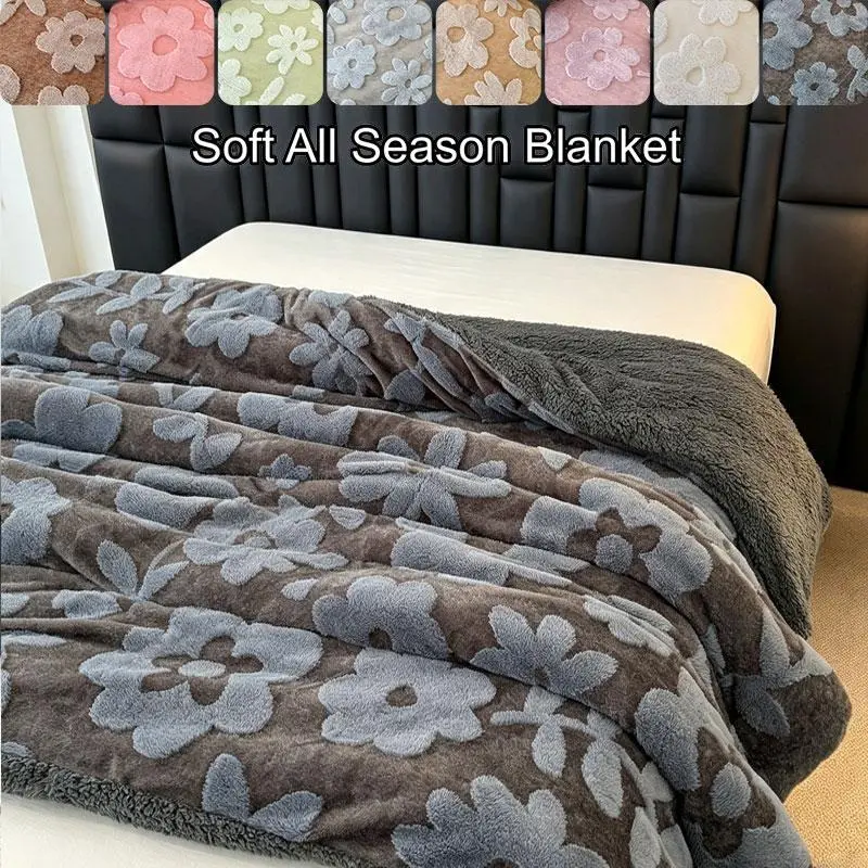1 Piece of Double-sided Velvet Blanket with Flower Pattern, Universal in All Seasons, Warm and Comfortable Blanket, Machine Washable, King and Queen Size, Universal for Bedrooms, Living Room Sofas, Dormitories, Car Travel, Holiday Gifts