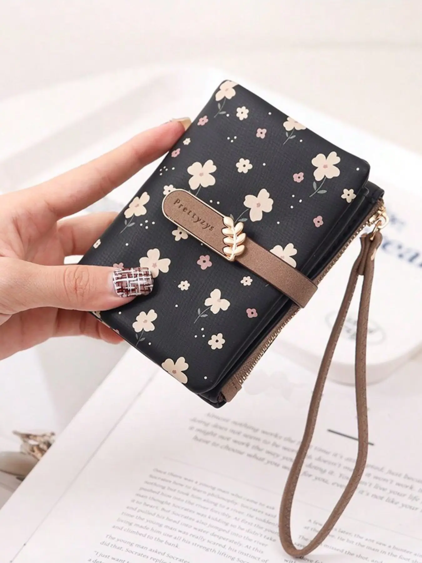 New Print Zipper Short Wallet, Sweet Fashion Lady Foldable Clasp Multi-Card Slot, Versatile Student Coin Purse, Convenient Travel Wallet, Fashionable Wallet