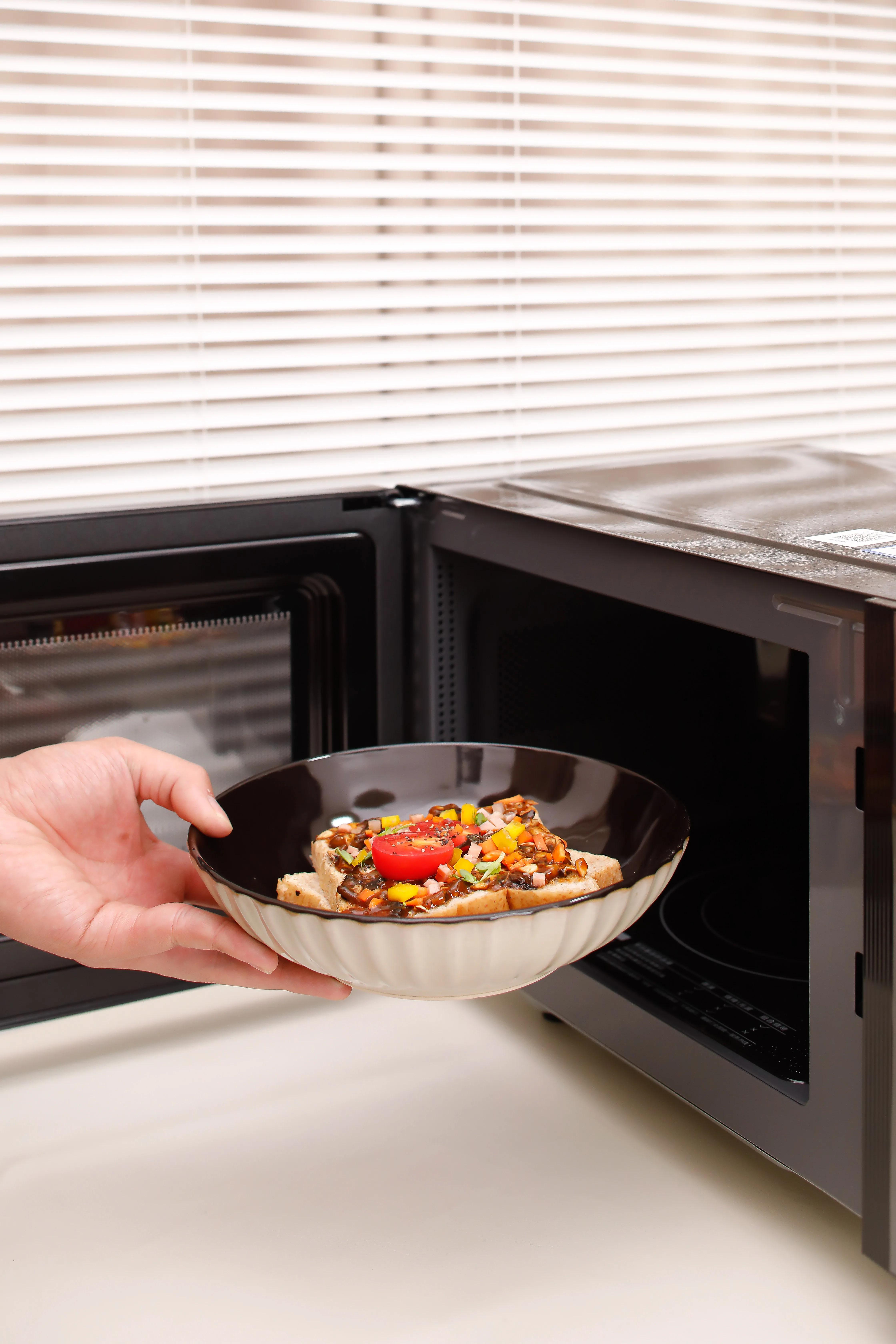 Promotion Golden Beige Stoneware Embossed 16pc Dinner Set High Luxury Fine Ceramic Sets Microwave Safe Dinnerware Sets