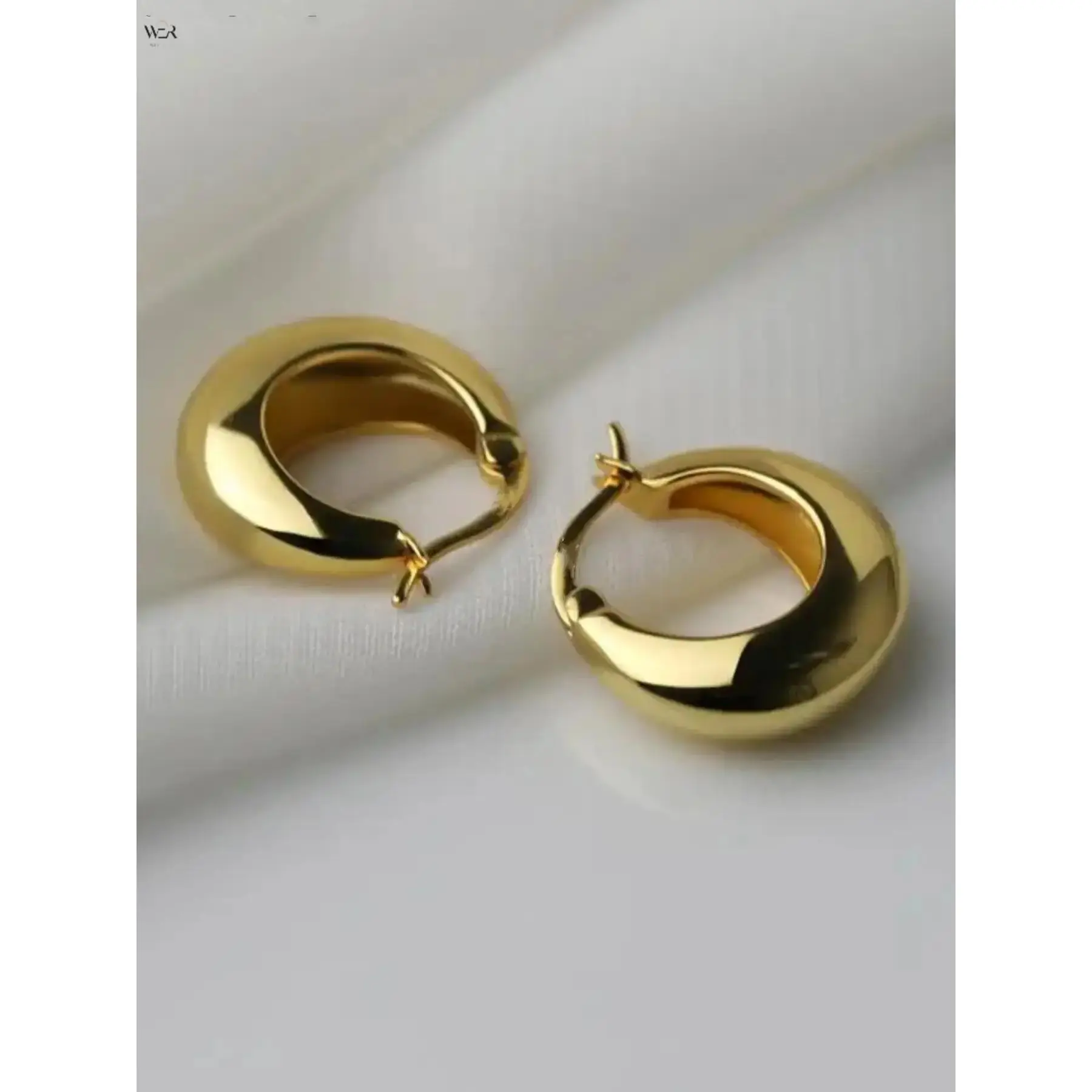Women's Chunky Jewelry Hoop Earrings - Gold Tone, Silver Tone, Large 1.9 * 1.7 Cm, Lightweight Feminine Statement Earrings, Ideal Summer Gift for Daily Wear & Special Occasion Accessory, Large Hoop Earrings