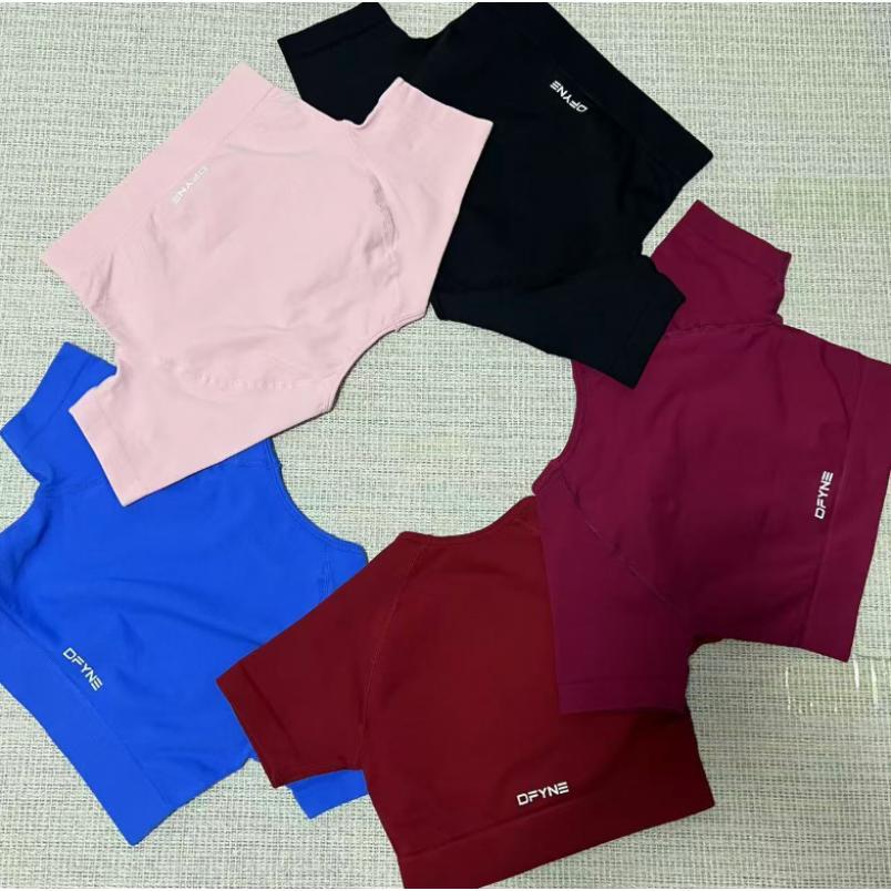 DFYNE Seamless Yoga Set for Women: Short-sleeved Top + Ruffled Elastic Shorts, Breathable and Slimming Sportswear