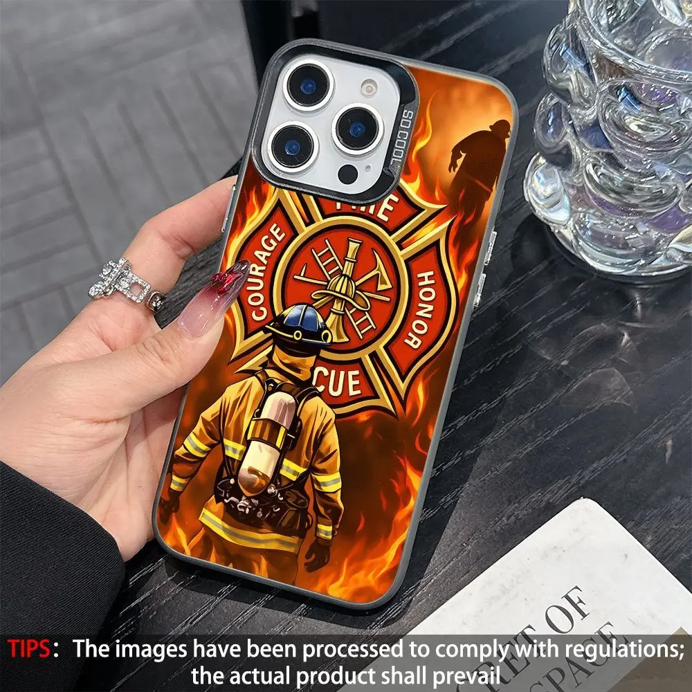Firefighter Maltese Cross Badge Flame Background Pattern Phone Case For iPhone 17 Pro Max 16E 15 Pro 14 Plus 13 Mini 12 11 Air, Shockproof Durable Protective Cover, Hero Tough Style Phone Accessory, Ideal Gift For Firefighters & Family