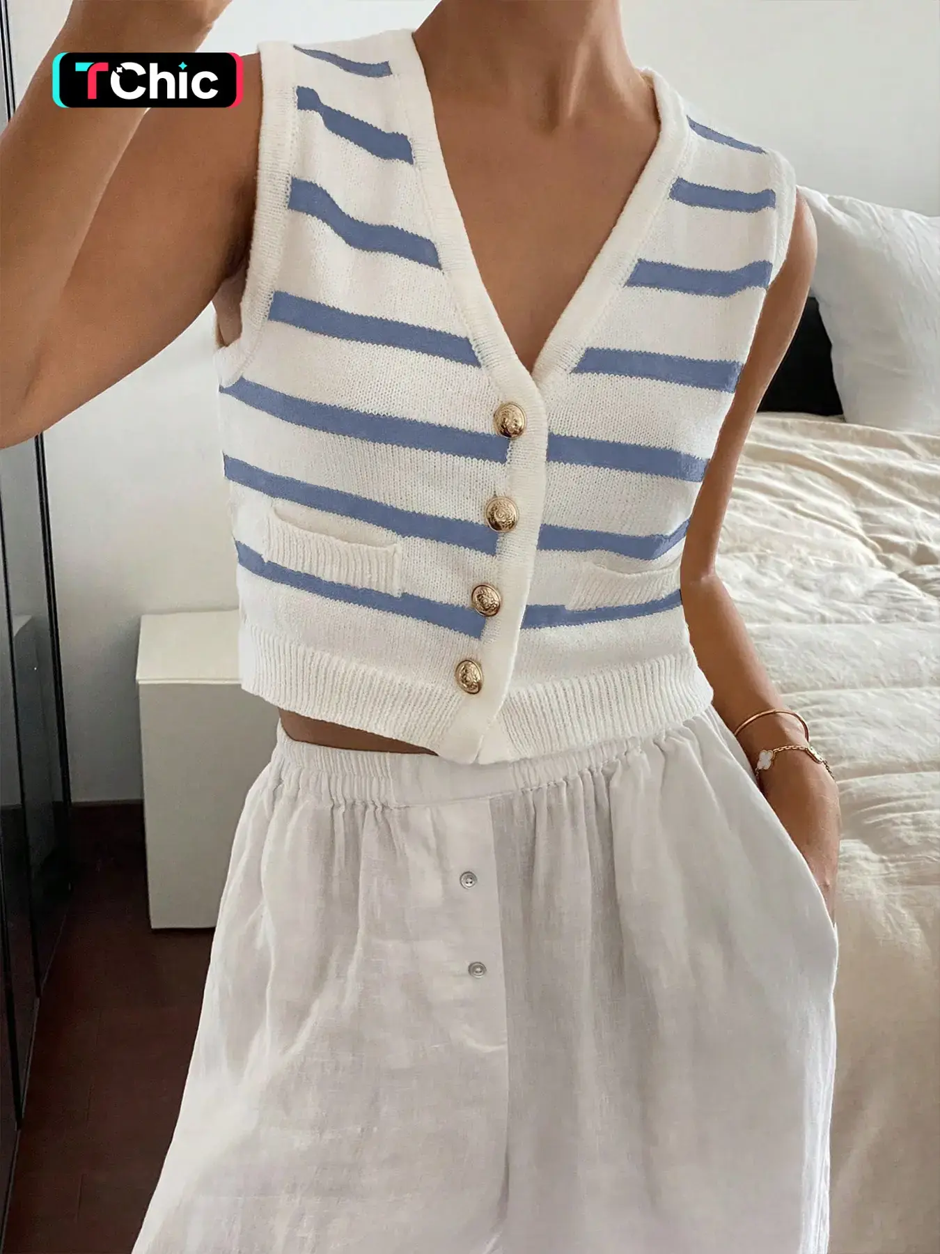 Women's Striped Print Button Front V Neck Crop Sweater Vest, Casual Sleeveless Knit Top for Spring & Fall, Fashion Women's Knitwear for Daily Wear, Piece