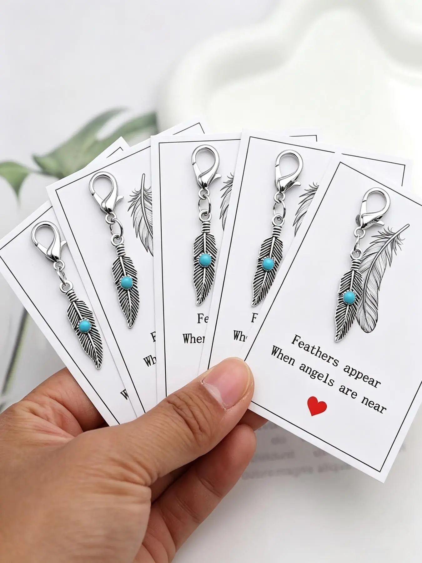 1PC/5PCS Feather-shaped Keychain With Lobster Clasp, Feather Keychain, With Card “Feathers Appear, When Angels Are Near”, Suitable As Birthdays, Christmas, Valentine's Day, Graduation Anniversary Gifts