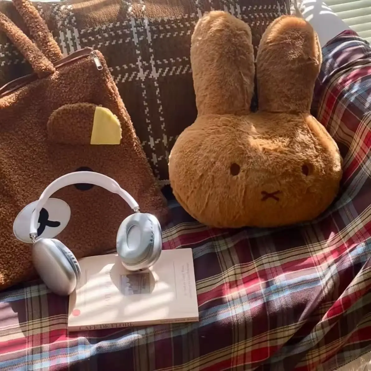Cute Fluffy Rabbit Bedroom Ornament, Adorable Decorative Piece, Perfect for Adding Charm to Your Room, Ideal Gift for Animal Lovers
