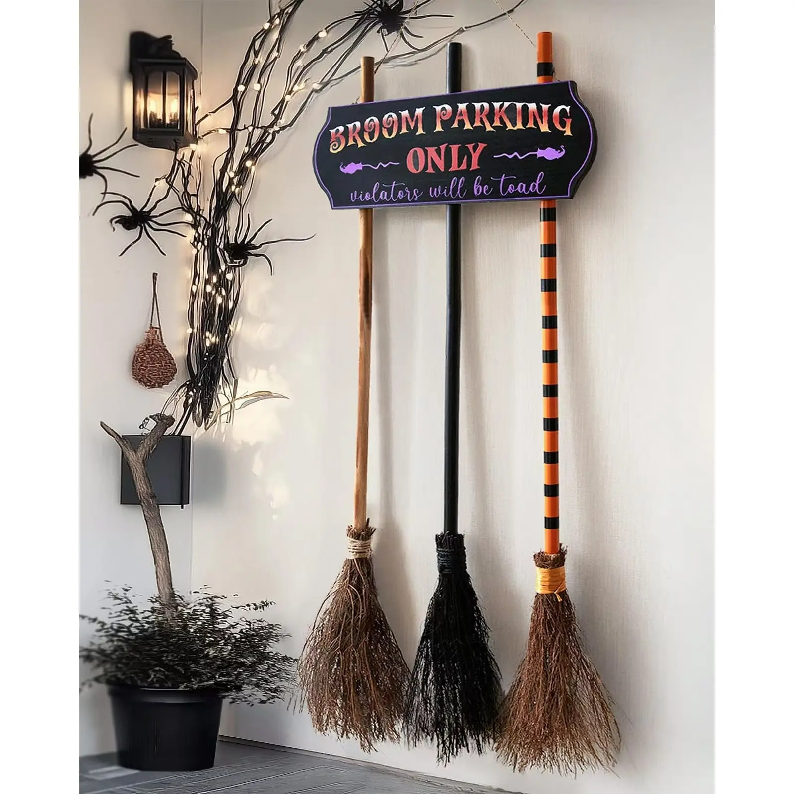 Halloween Wooden Witch Broom Decoration Set, Magic Broom Wall Hanging with Wooden Parking Sign, Vintage Painted Wall Decor, Party Atmosphere Props