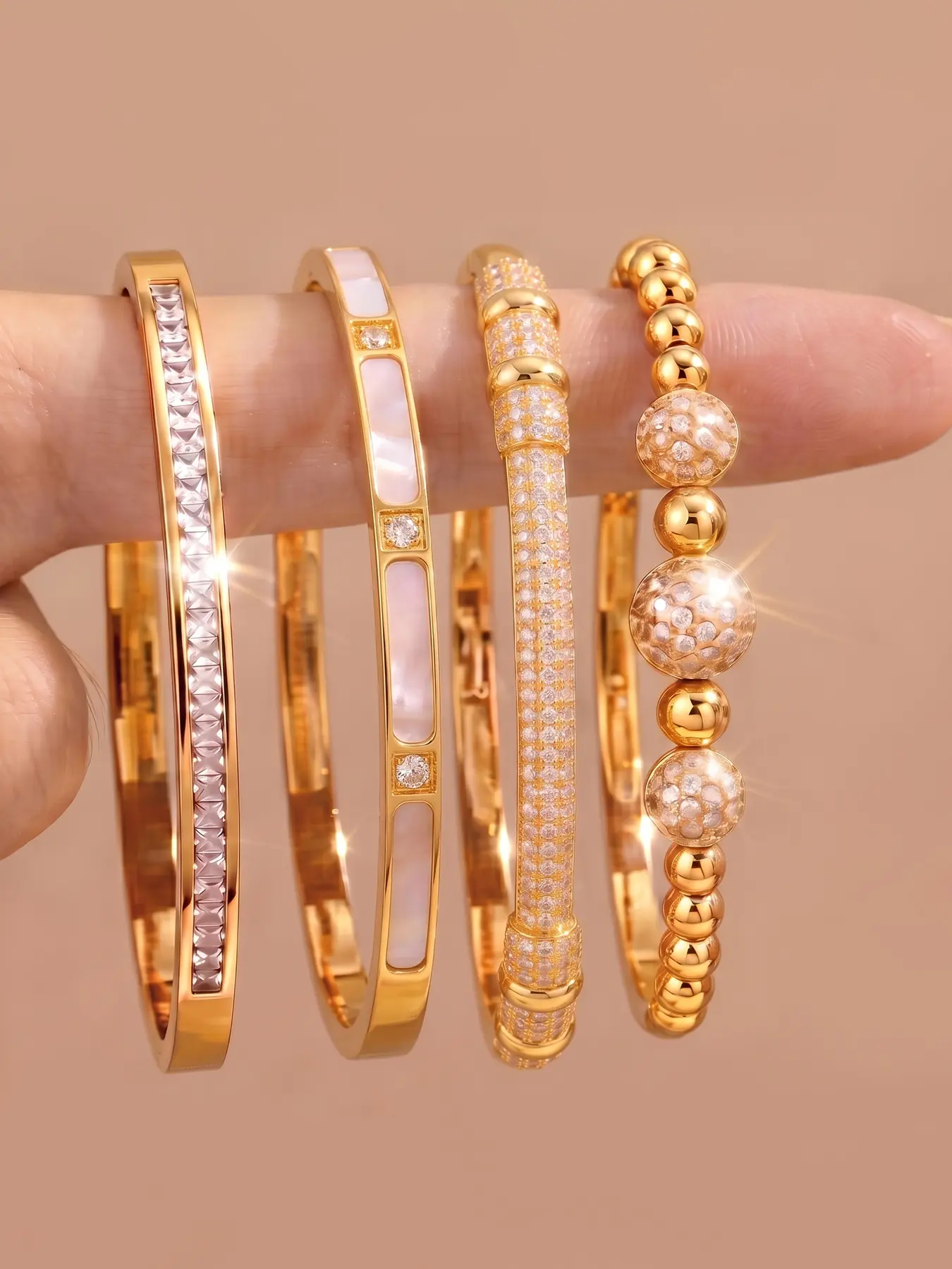 The Korean gentle bracelet is fresh and durable,with a soft bracelet shape that makes the wrist slender.The workmanship is delicate and the hand feels smooth.It is suitable for daily travel and afternoon tea wearing,and the atmosphere is directly filled