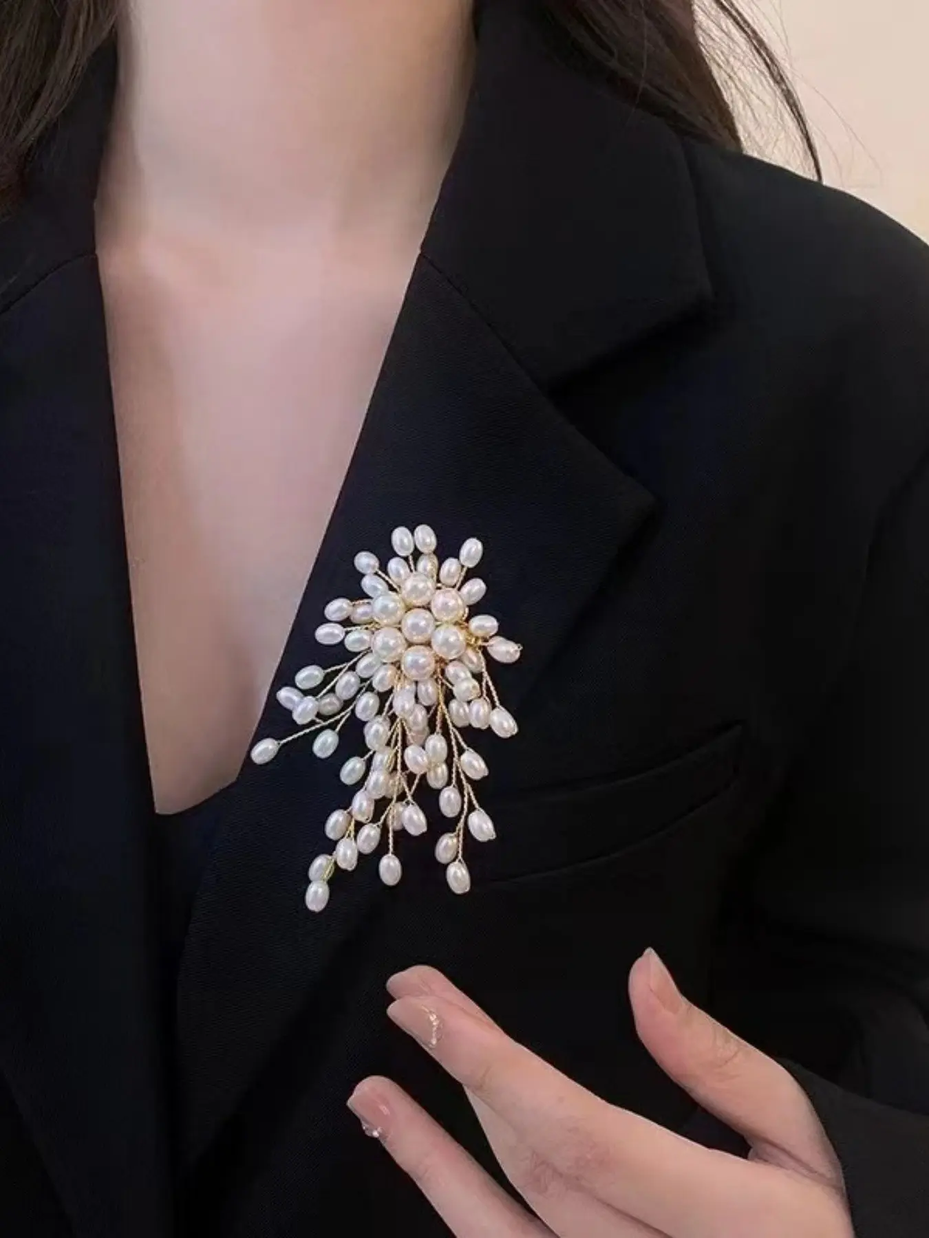 1 fashionable and creative imitation pearl fireworks brooch, fashionable women's banquet party style clothing and accessories
