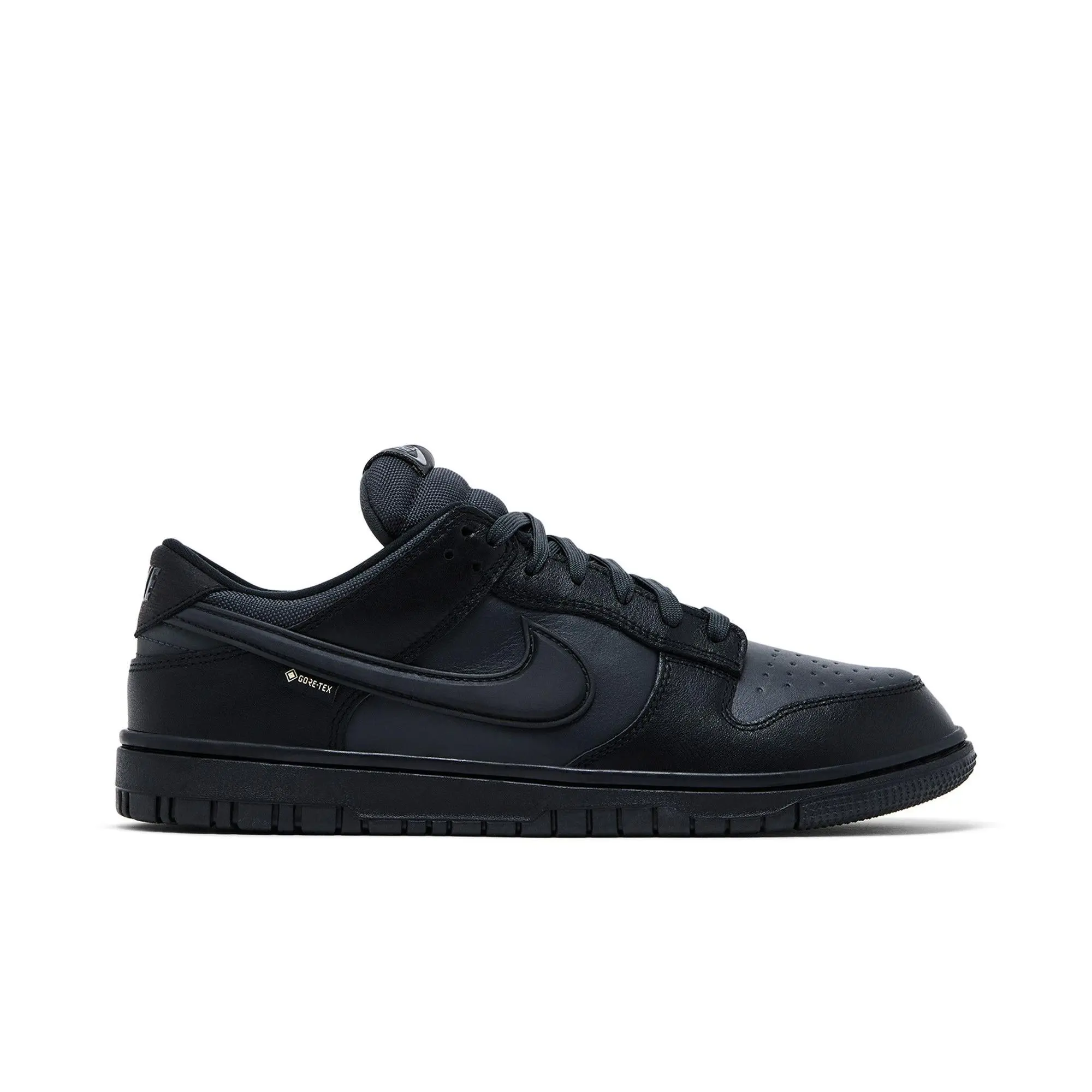 Nike Dunk Low GORE-TEX 'Triple Black' Unisex Low Cut Sports Skateboarding Sneakers, Style HQ2053-001