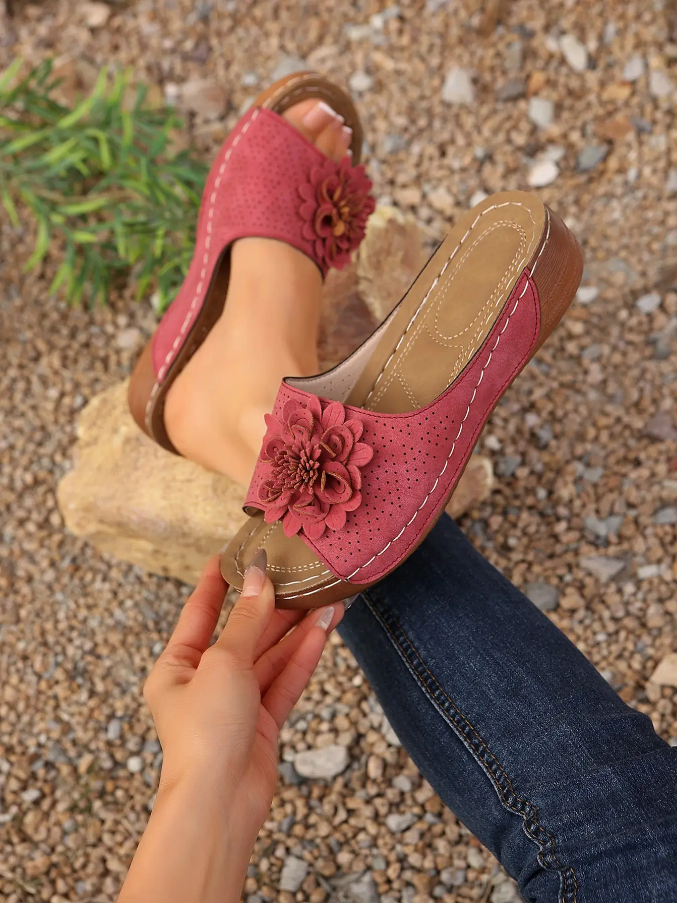 Vintage Flower Wedge Slippers for Women, Hollow Out Breathable Design, Height Boosting, Comfortable Daily Wear, Casual PU Leather Shoes