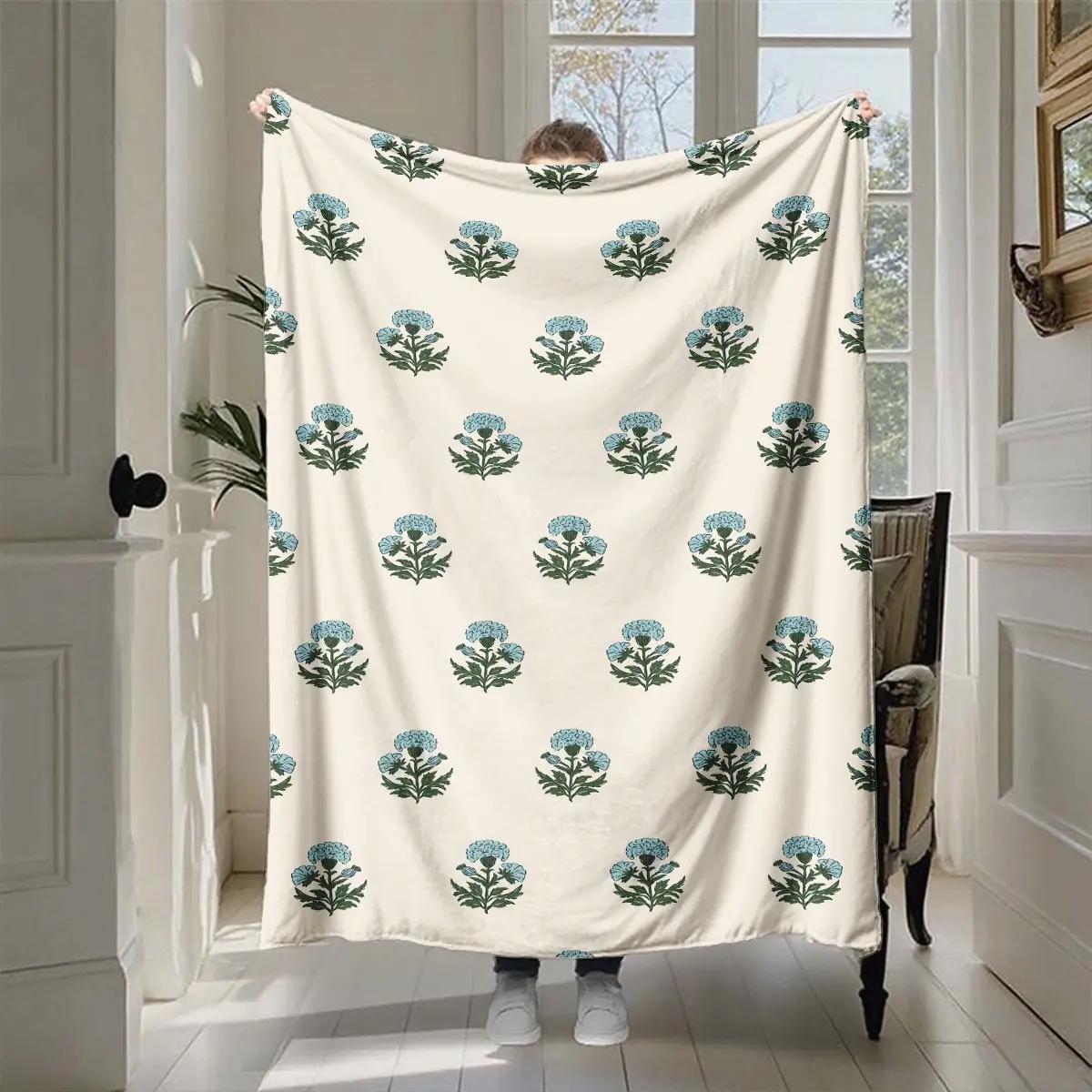Vintage Floral Blanket, Lightweight and Comfortable, Perfect for Dorms, Bedrooms, Offices, Soft Cream Color, Ideal for Self-Use or Gifting