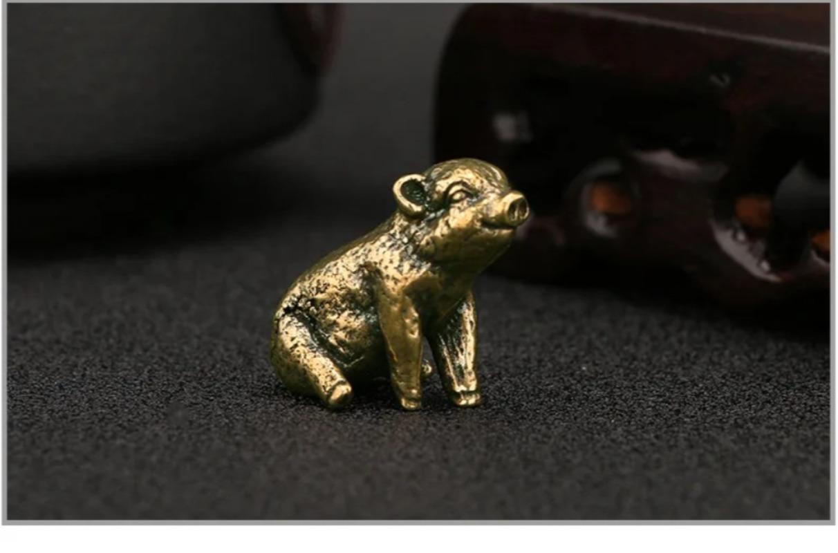 Retro Brass Lucky Pig Figurine Chinese Zodiac Pig Metal Craft Vintage Style Ornament For Home Office Desk Display Exquisite Collectible Artwork Ideal For Souvenir And Festival Gift Giving