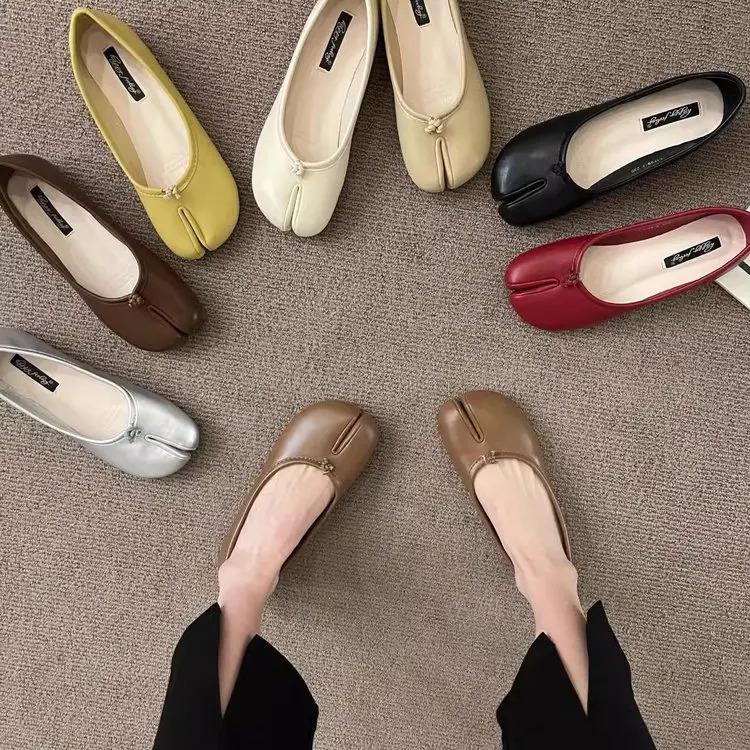 Flat bottomed split toe pig trotter shoes, red single shoes for women, spring and autumn 2026 summer silver bow thumb pig trotter shoes