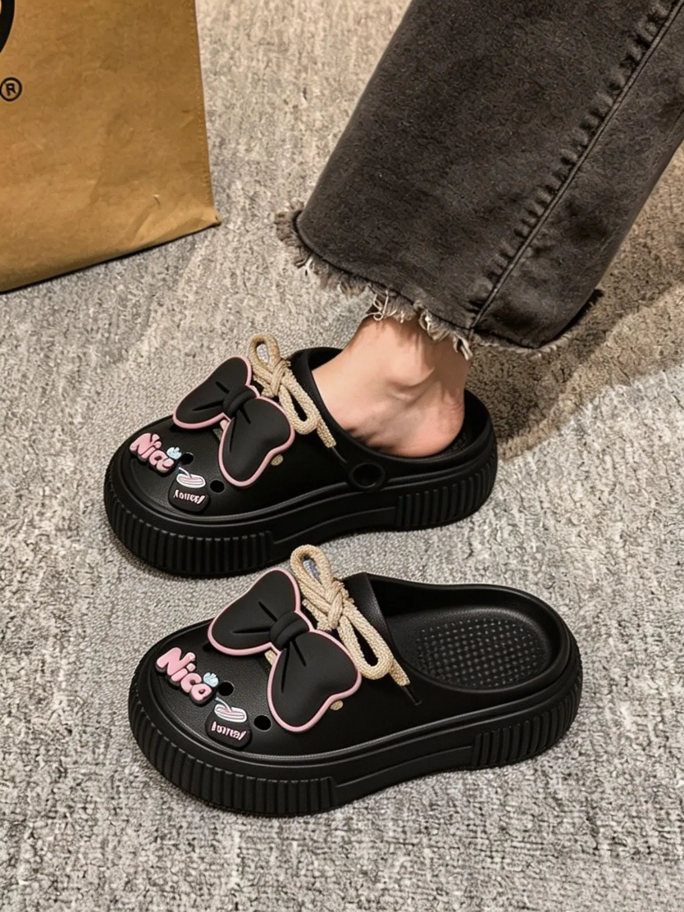 Women's shoes, cute bow flower design, summer fashion casual thick-soled cloud slippers, outdoor trend personality sandals, indoor non-slip loafers, bow decorative slippers