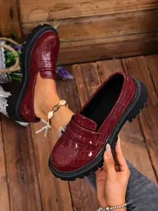 European and American Style Glossy Pressed Pattern Slip-On Shoes, Low Top Retro College Wind, Height-Boosting Thick Heel, Versatile Leather Shoes