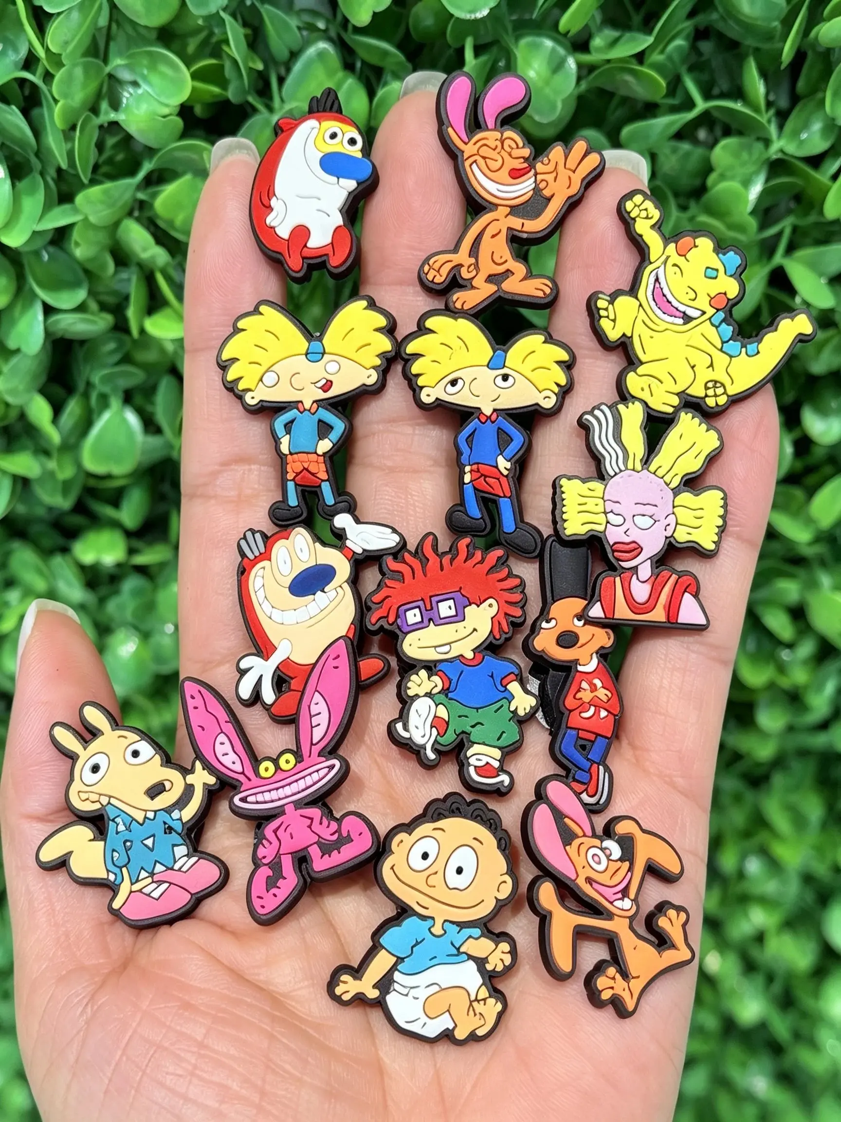 13pcs Cute Cartoon Pattern Shoe Accessories, Cute Shoe Charms, DIY Holey Shoes Button Sandals Decor, Suitable for Children and Adults, All Seasons