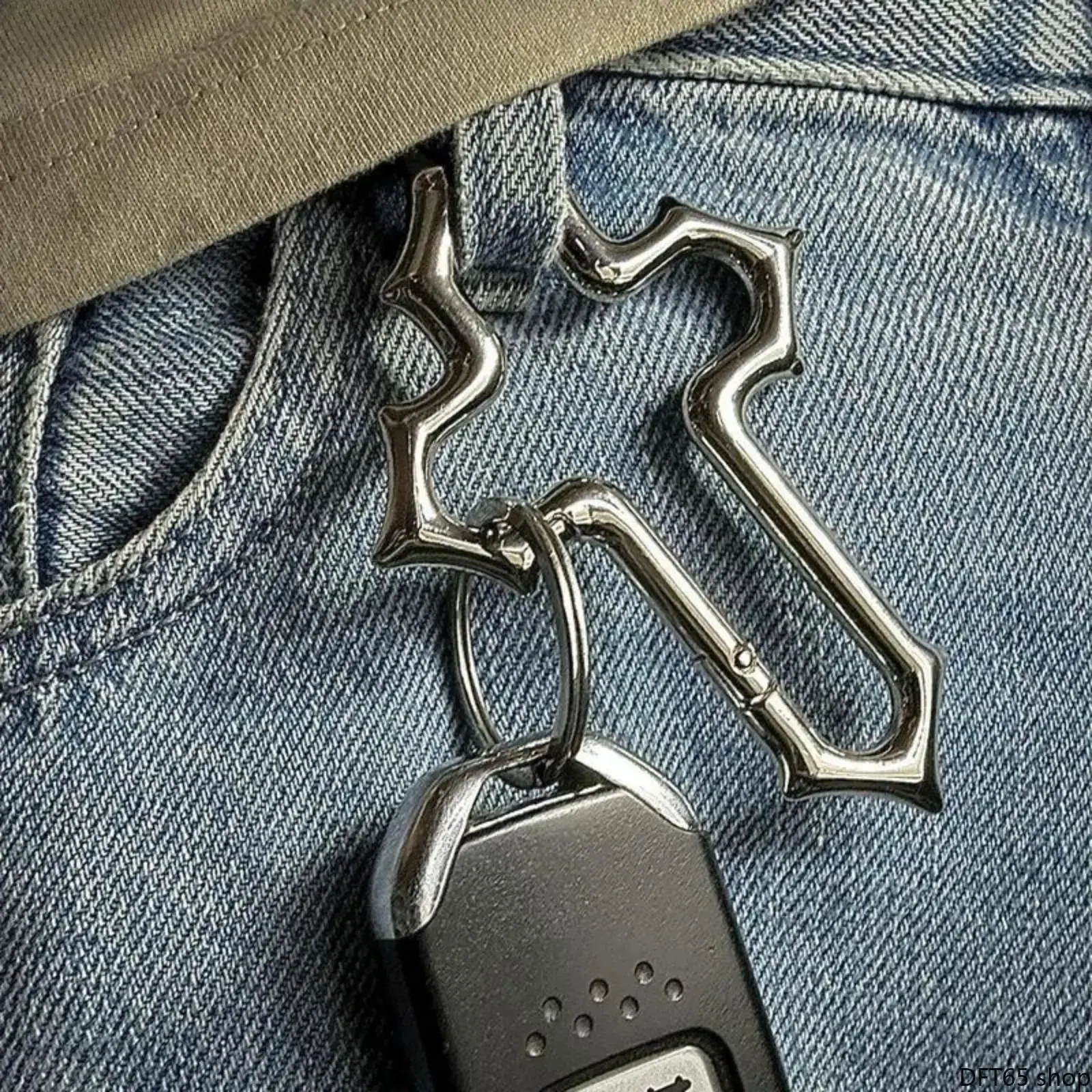 Y2K Style Cross Crucifix Carabiner Keychain Hypoallergenic Metal Clasp Multi Purpose Clip For Men Women Camping Hiking Daily EDC Storage Grunge Trendy Outdoor Casual Fashion Accessory