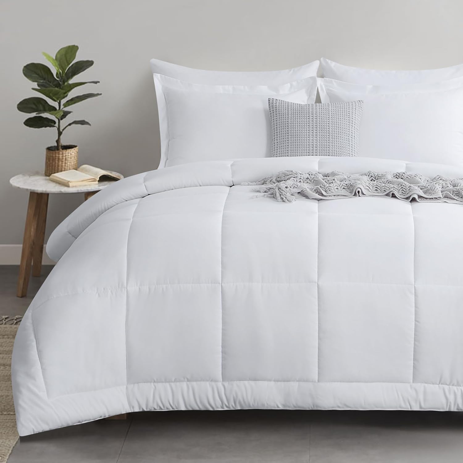 Lightweight 200 Gsm All-Season Cozy Chic Blanket, Ultra Soft Hypoallergenic Microfiber Filling, Ideal Home Bedding for Year-Round Use