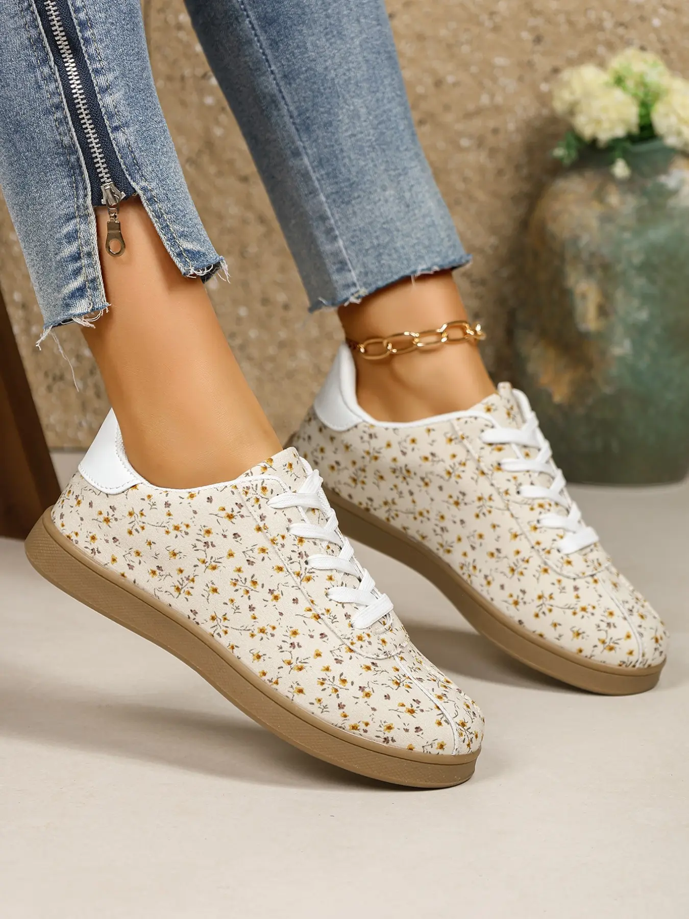 Countryside Style Heart Print Laser Heel Trainer, Rubber Sole Textile Upper, Breathable Casual Women's Shoes, Perfect for Daily Outing and Commute