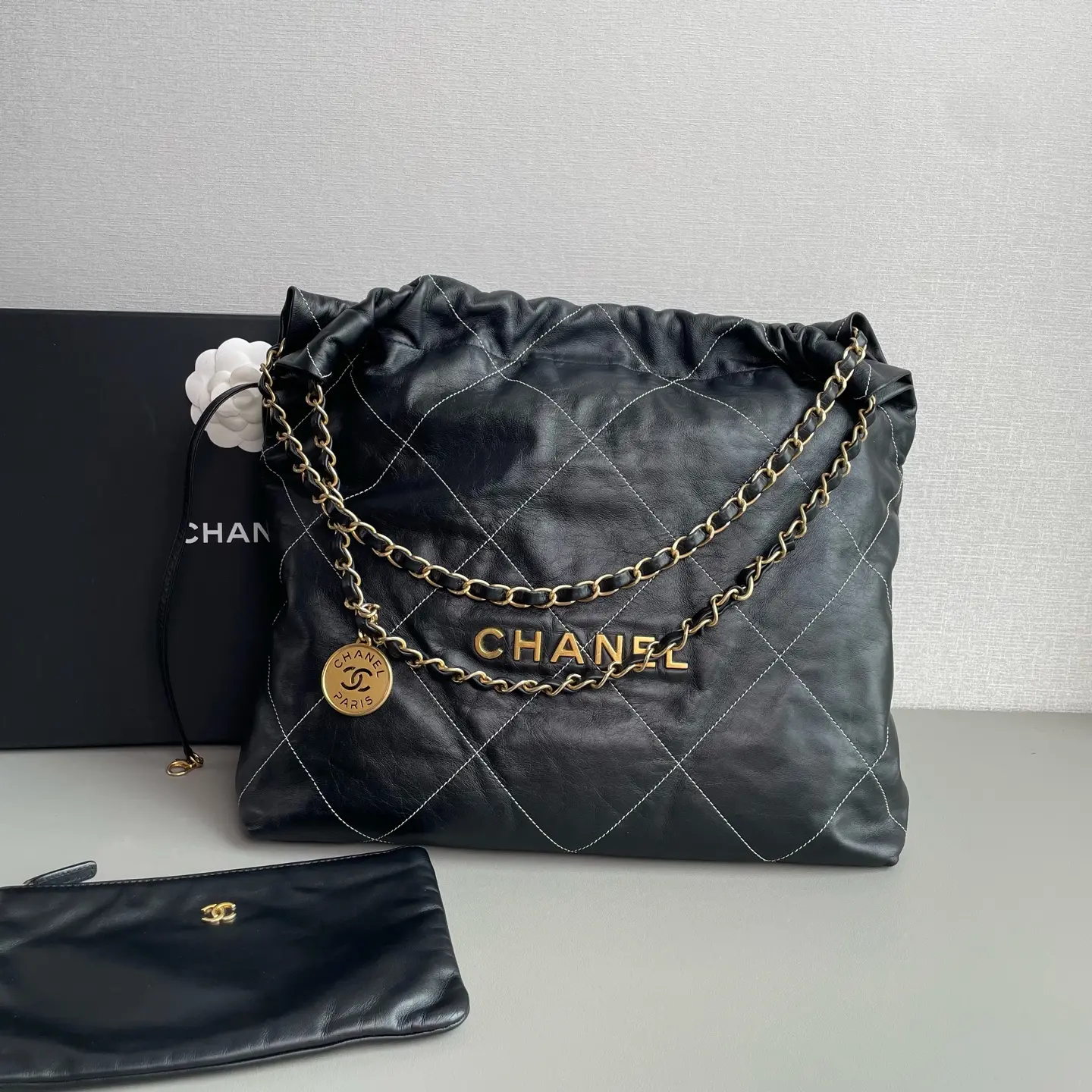 Pre-owned Chanel 23C 22bag Black Gold Hardware Medium 22 Bag Luxury Bag P06E03002
